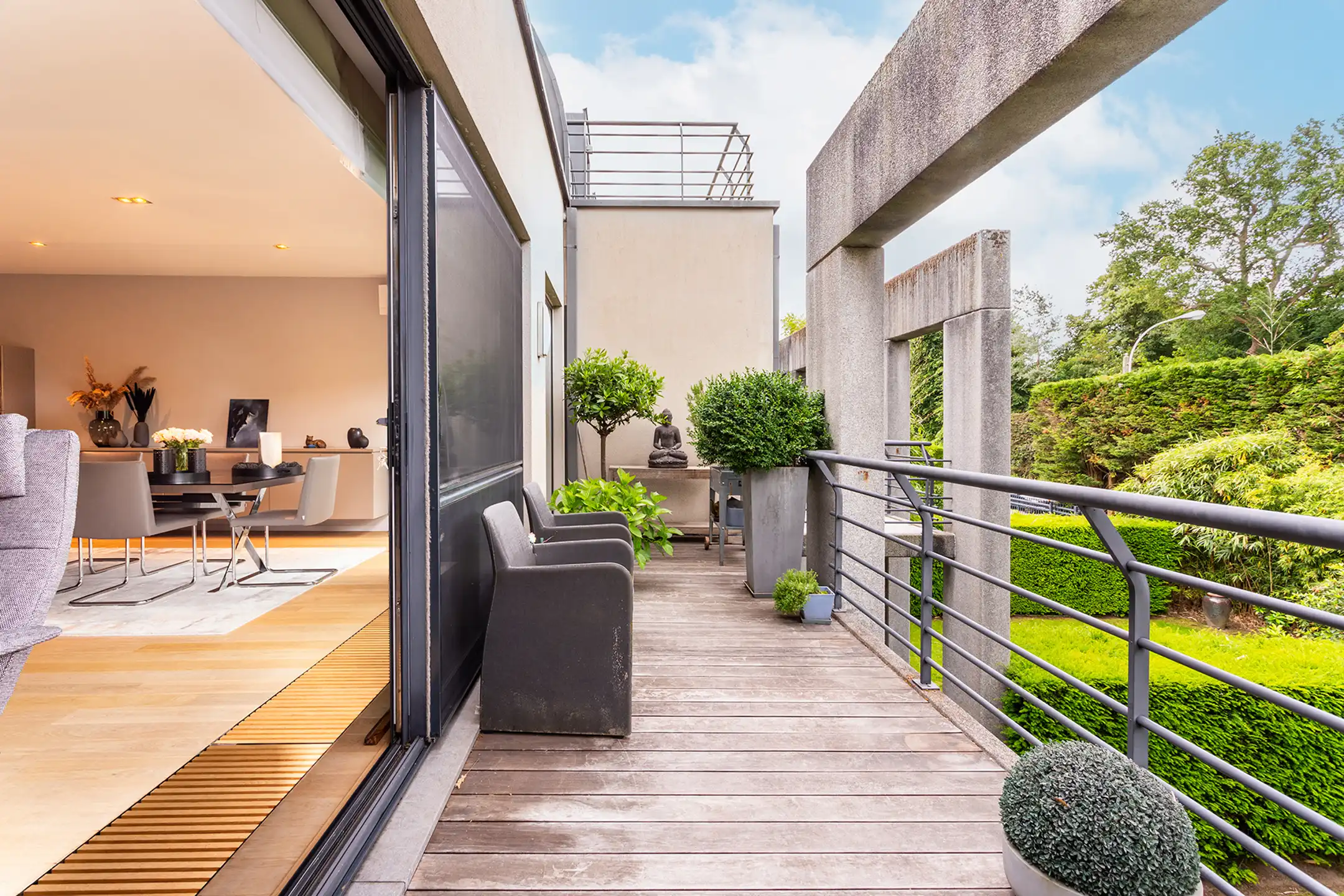 Modern en luxueus appartement met 2 slpks (180m²) foto {{pictureIndex}}