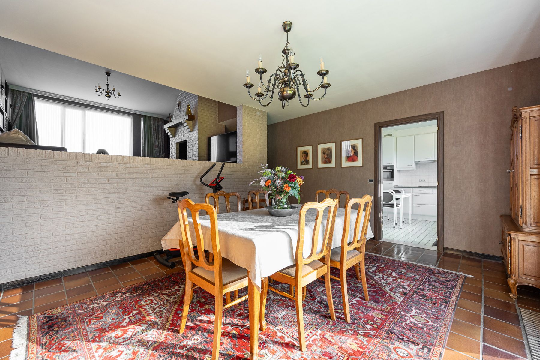 Ruime eigentijdse gezinswoning op een perceel van ca. 468m² in het centrum van Hoogstraten foto 4