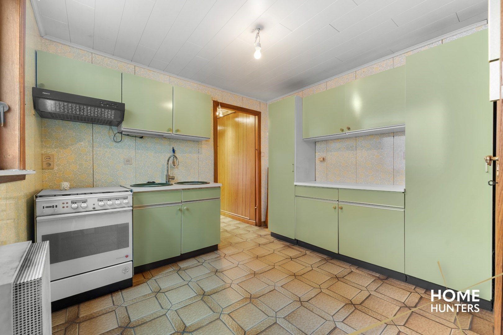 Authentiek herenhuis in Mesen – een renovatieparel met potentieel foto 7