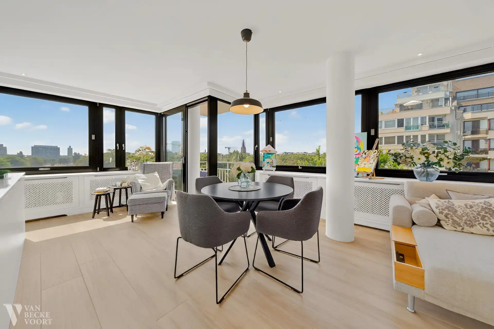 Wonen aan het park: stijlvol gerenoveerd appartement met uitzonderlijk uitzicht foto 4