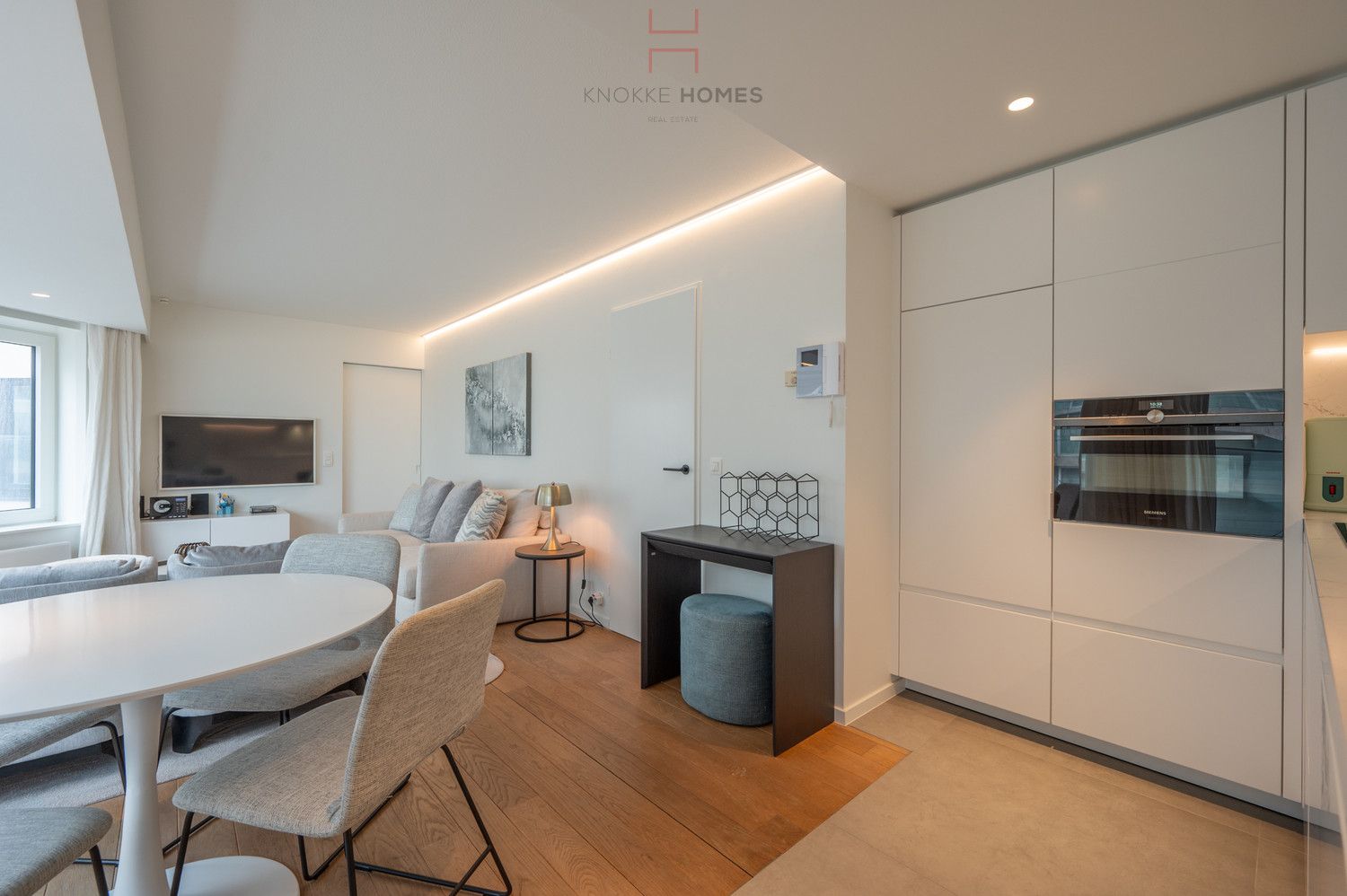 Volledig gerenoveerd vakantie-appartement met breed zijdelings zeezicht foto 8