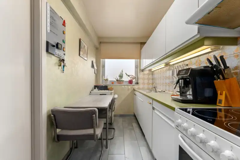 Roeselare : Instapklaar en ruim gerenoveerd appartement op toplocatie ! foto 4