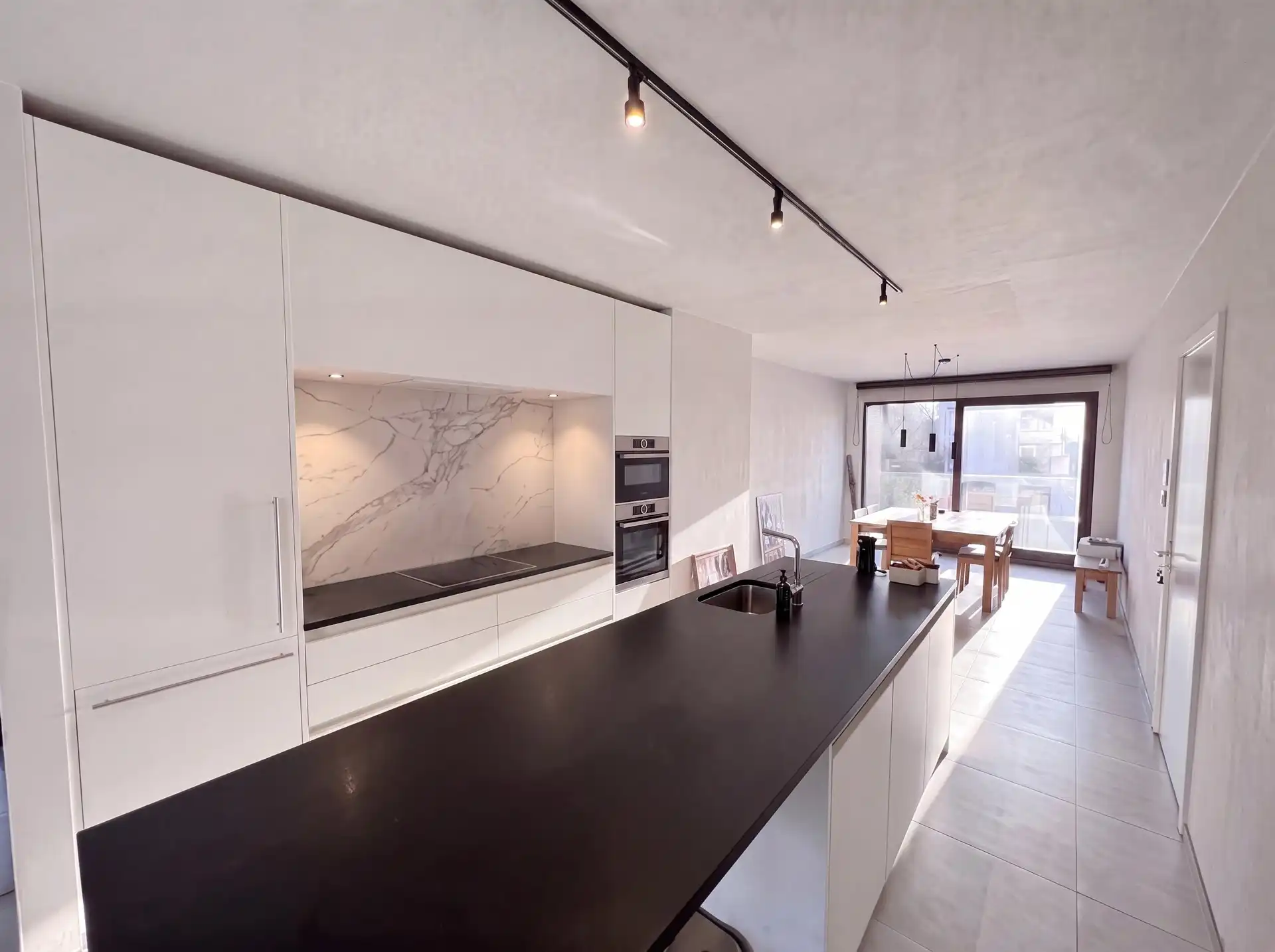 Prachtig appartement met twee slaapkamers en zicht op groen foto {{pictureIndex}}