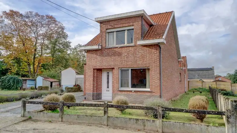 Perceel bouwgrond met af te breken gebouwen foto 15