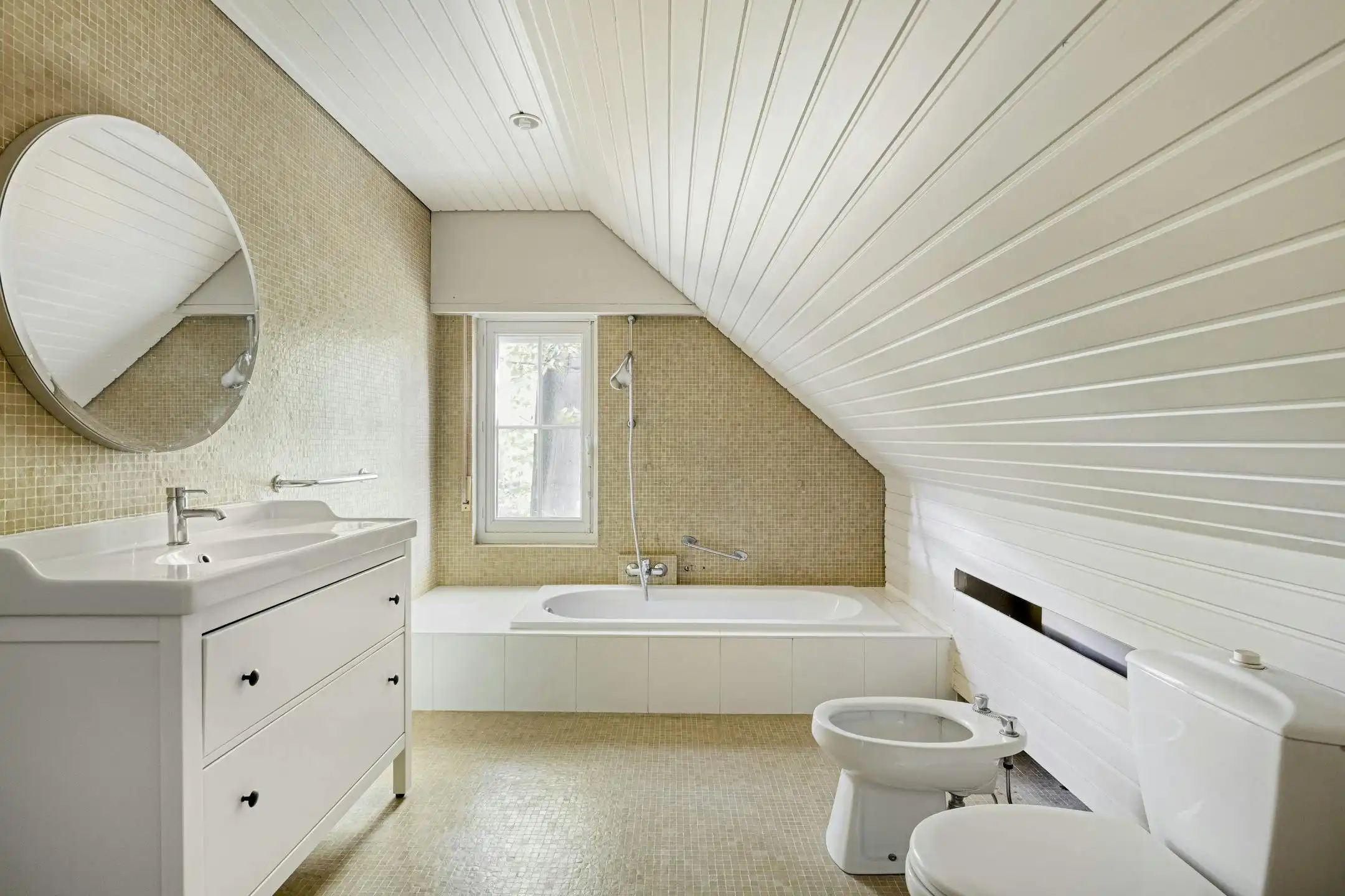 Charmant huis te koop in Putte-Kapellen met grote tuin foto 18