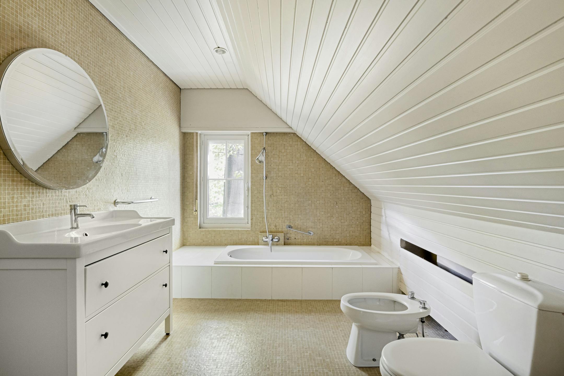 Charmant huis te koop in Putte-Kapellen met grote tuin foto 18