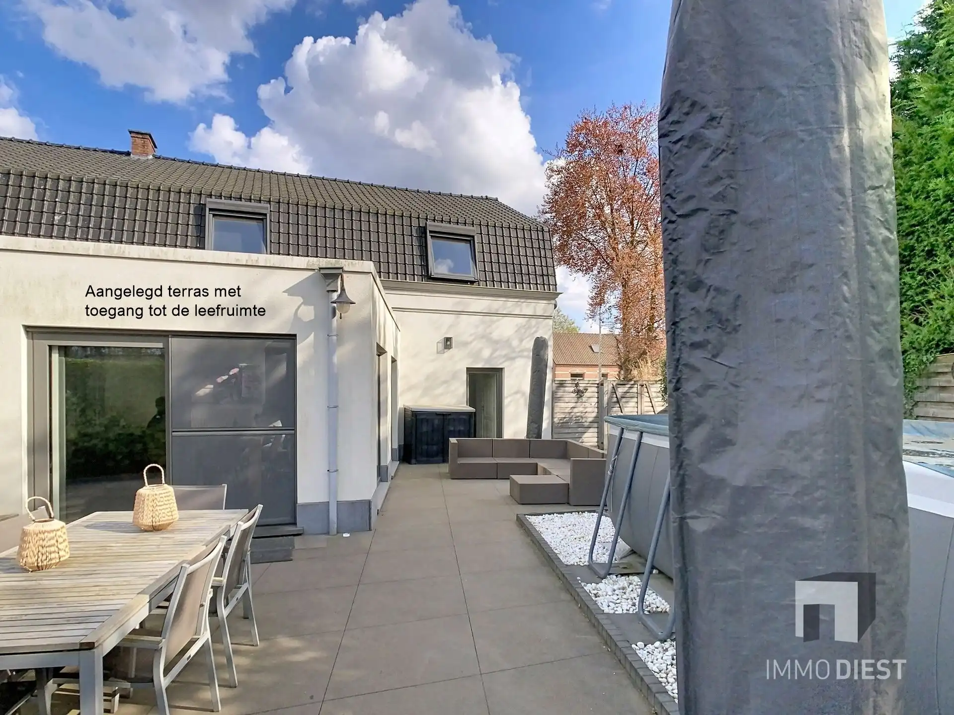 Gerenoveerde halfopen bebouwing met 3 slpk op 10a foto 2