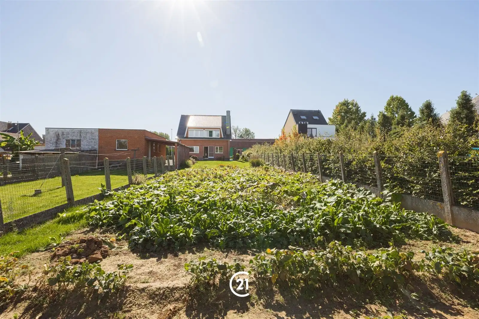 Op te frissen villa met tuin, garage en weide op 16are00 foto 24
