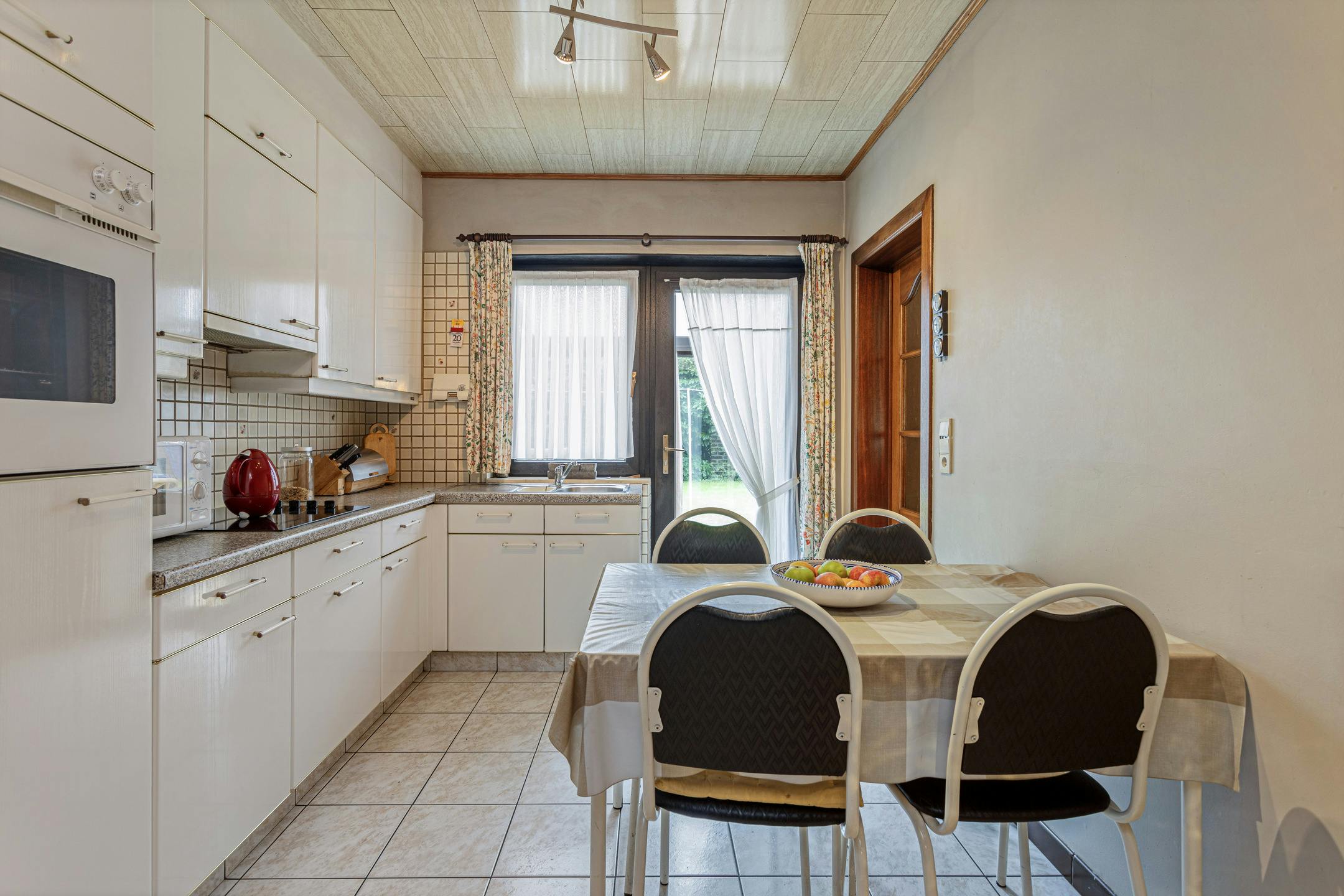Rustig gelegen open bebouwing met grote tuin foto 16
