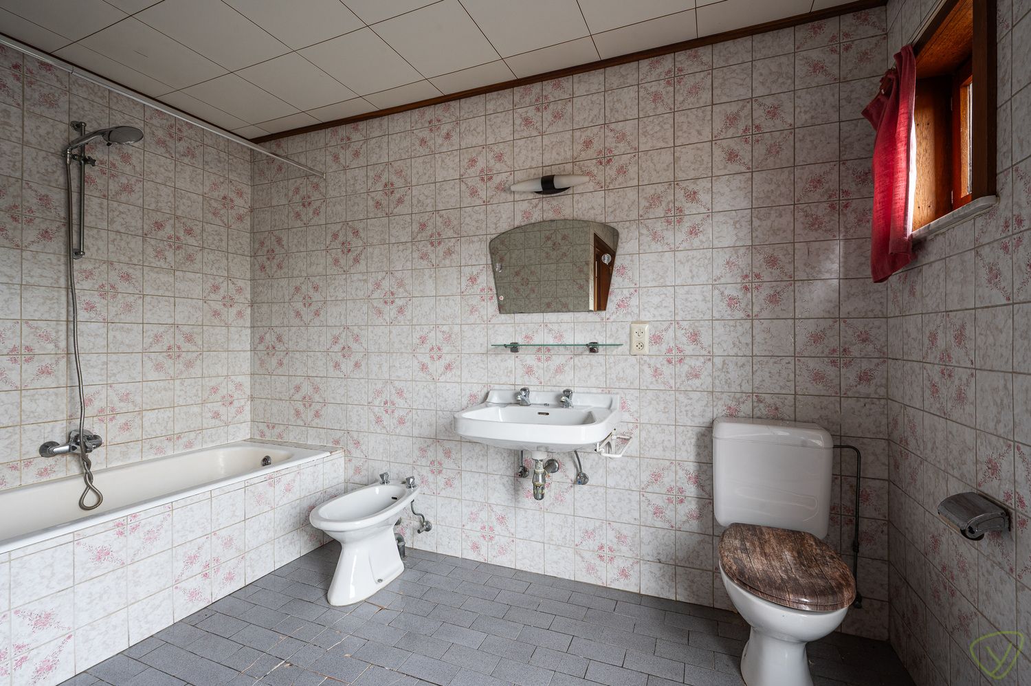 Verrassend ruime te renoveren woning te Oosteeklo! foto 16