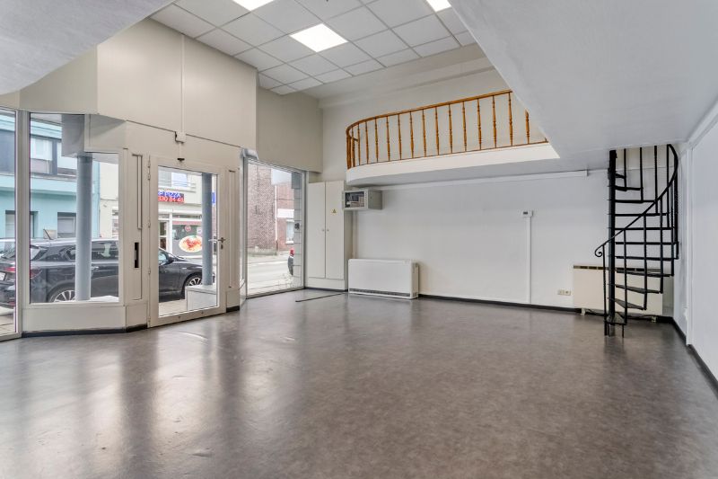 Ruim handelspand te huur in centrum Zwijnaarde! foto 3