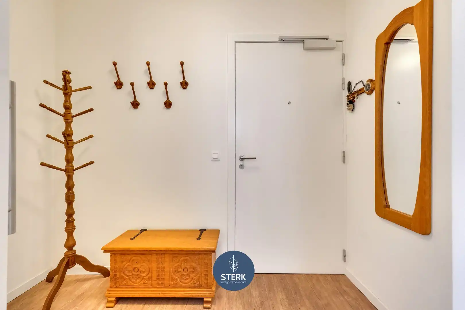 RECENT APPARTEMENT INCLUSIEF PARKING + 2 BERGINGEN IN CENTRUM LANAKEN !  foto 6