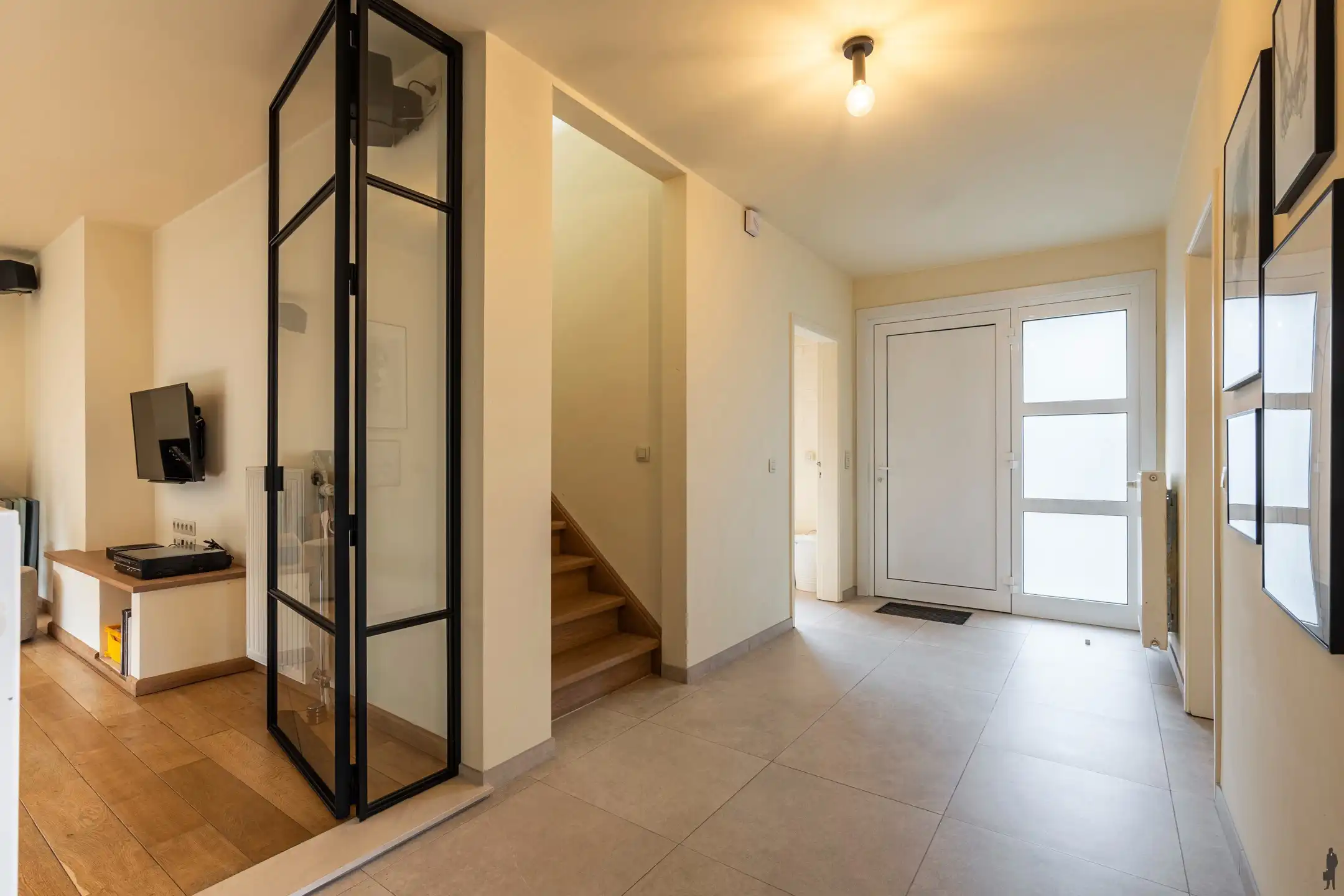 Ruime villa in rustige straat met prachtige zuid-west tuin foto 17