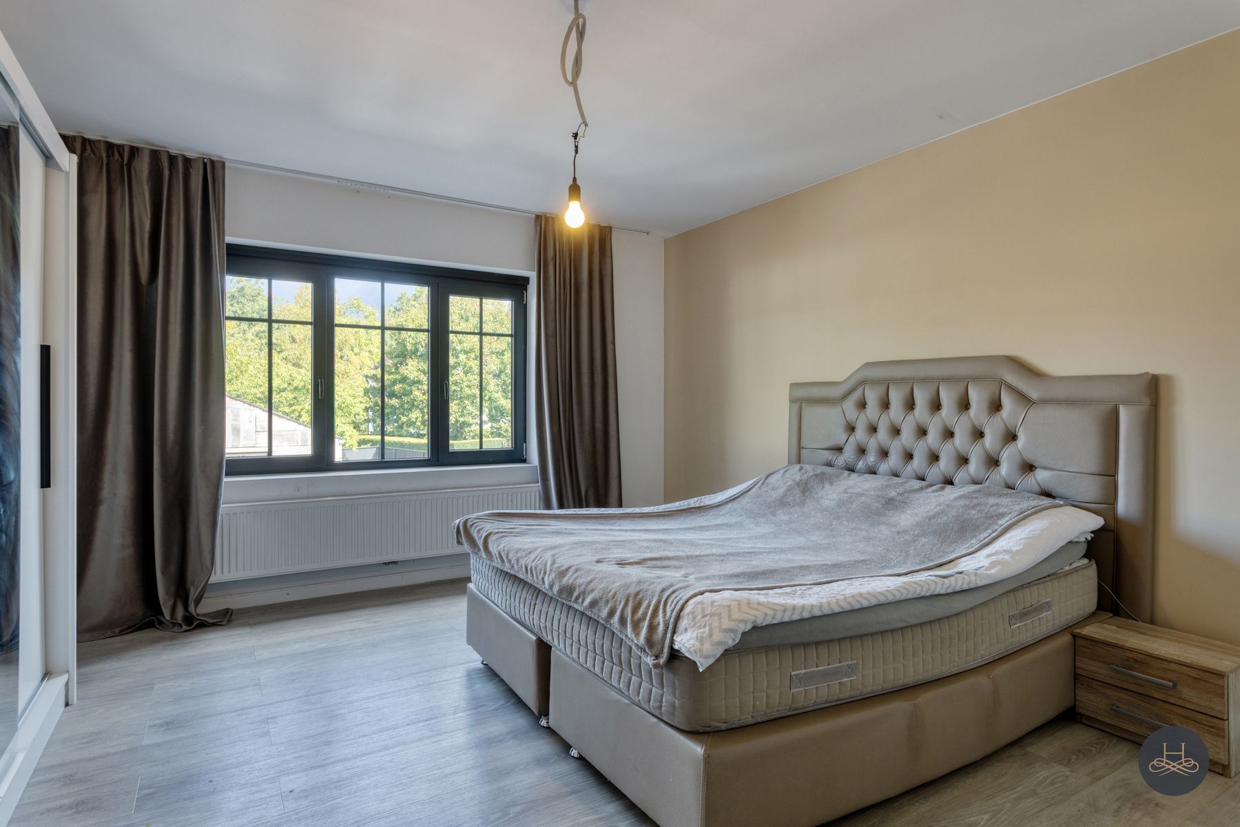 Ruime halfopen bebouwing met 5 à 6 slaapkamers en parkings foto 23