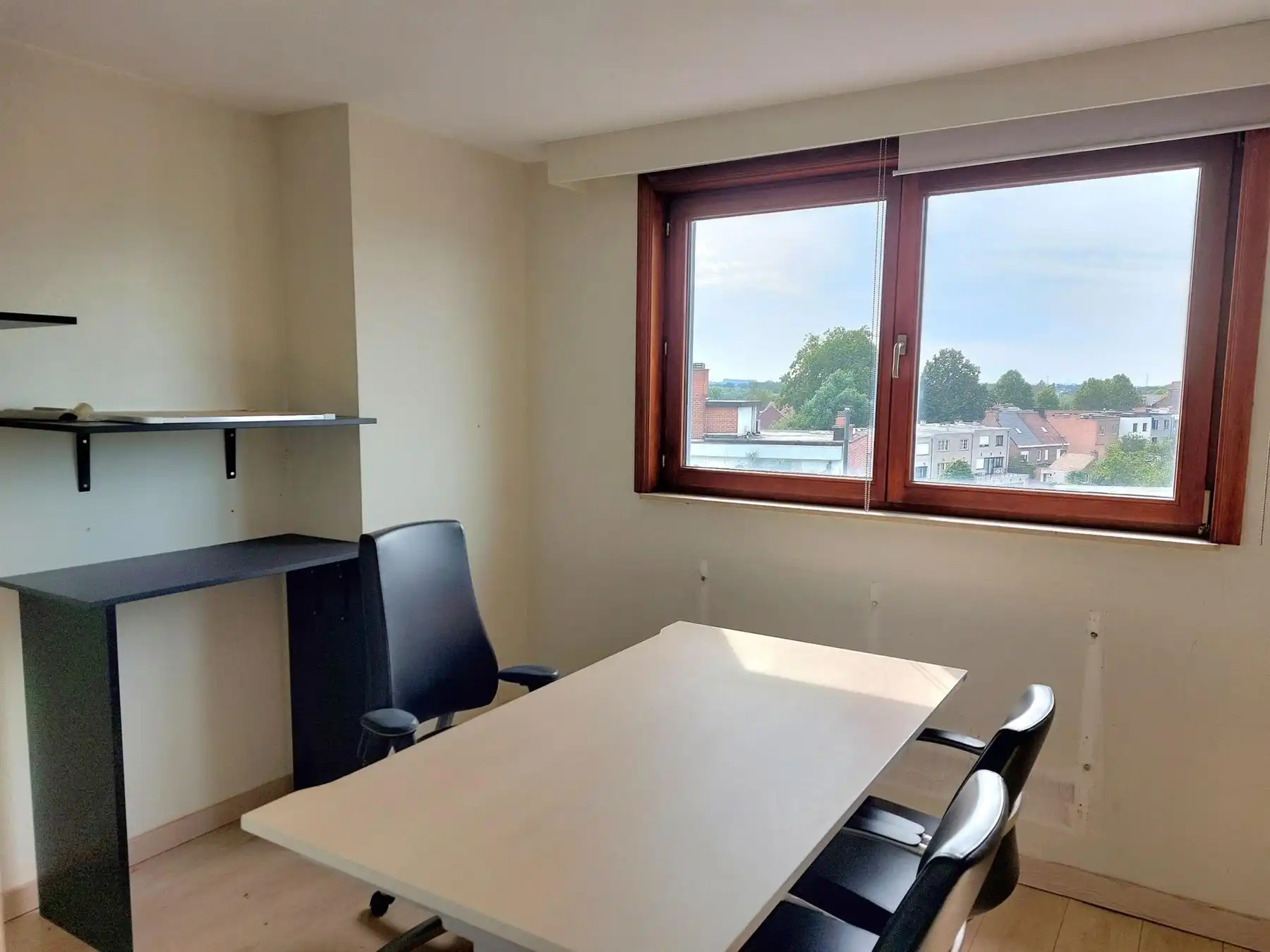 APPARTEMENT INCLUSIEF GARAGE EN 2 SLKMS foto 9