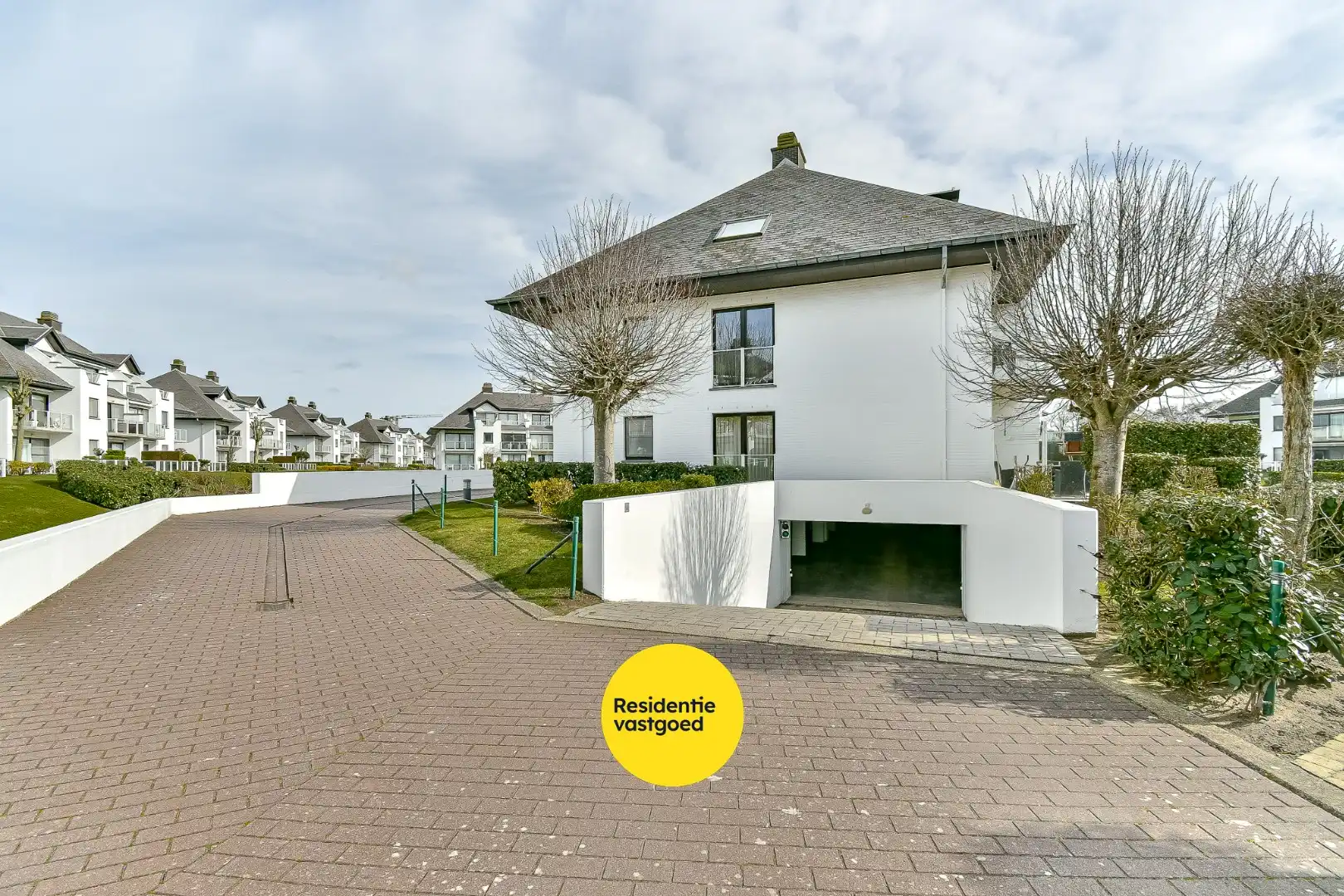 Afgesloten garagebox foto {{pictureIndex}}