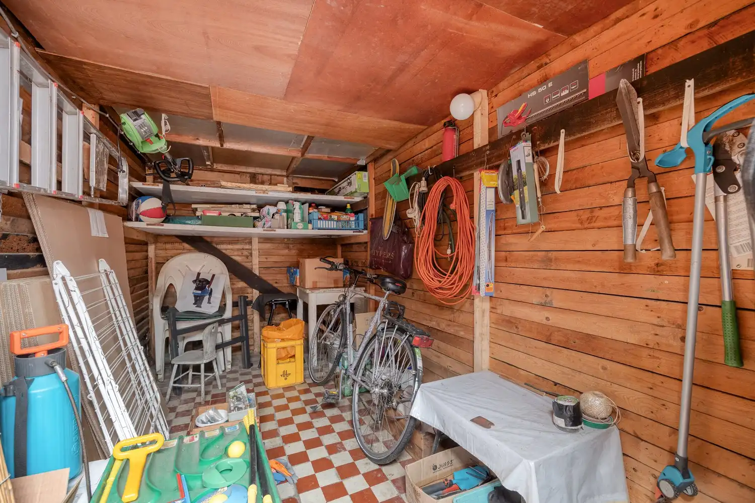 Gezinswoning met 4 slaapkamers en aangelegde tuin in doodlopende straat foto 41