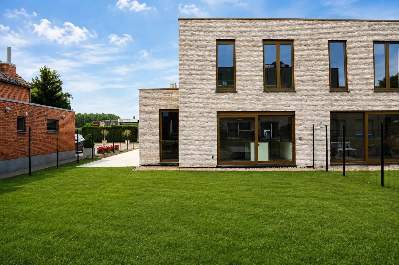 VOLLEDIG AFGEWERKTE NIEUWBOUWWONING MET 3 SLPK'S IN SINT-LAMBRECHTS-HERK (HASSELT) foto 2