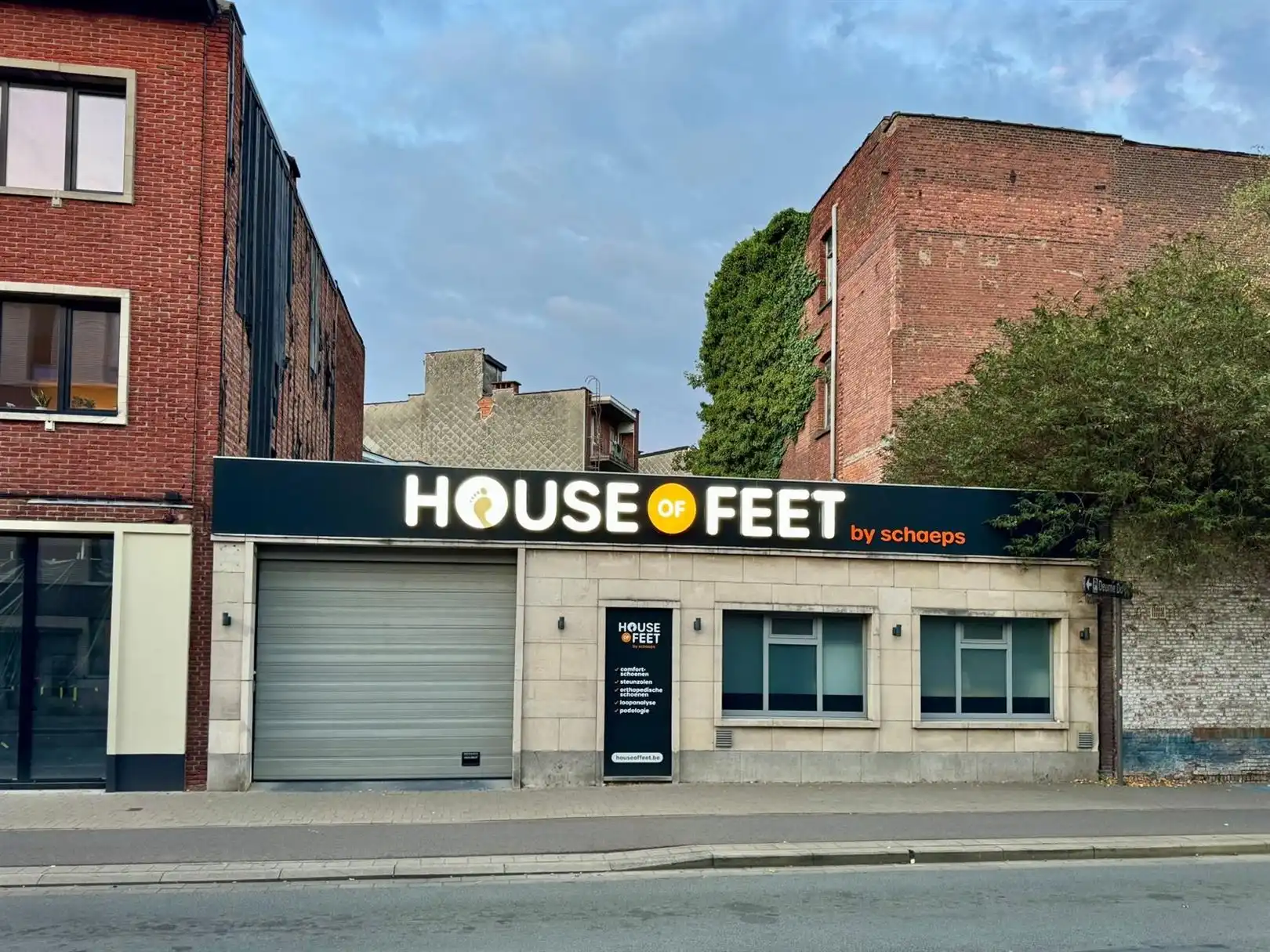 Uitstekend gelegen winkelpand met twee toegangen foto 2