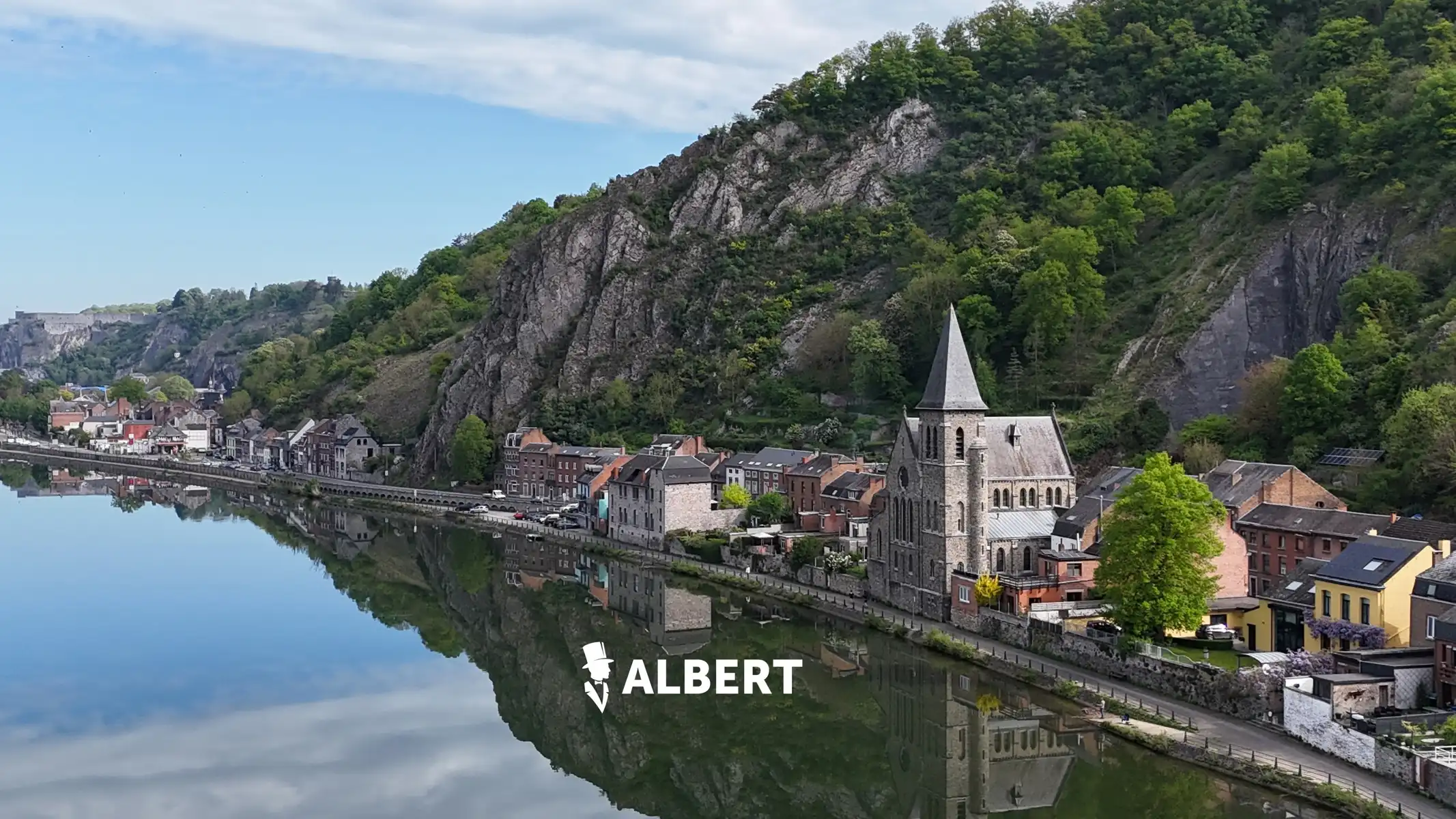 Prachtig gerenoveerde ruime woning (oude school) in Dinant! foto 5