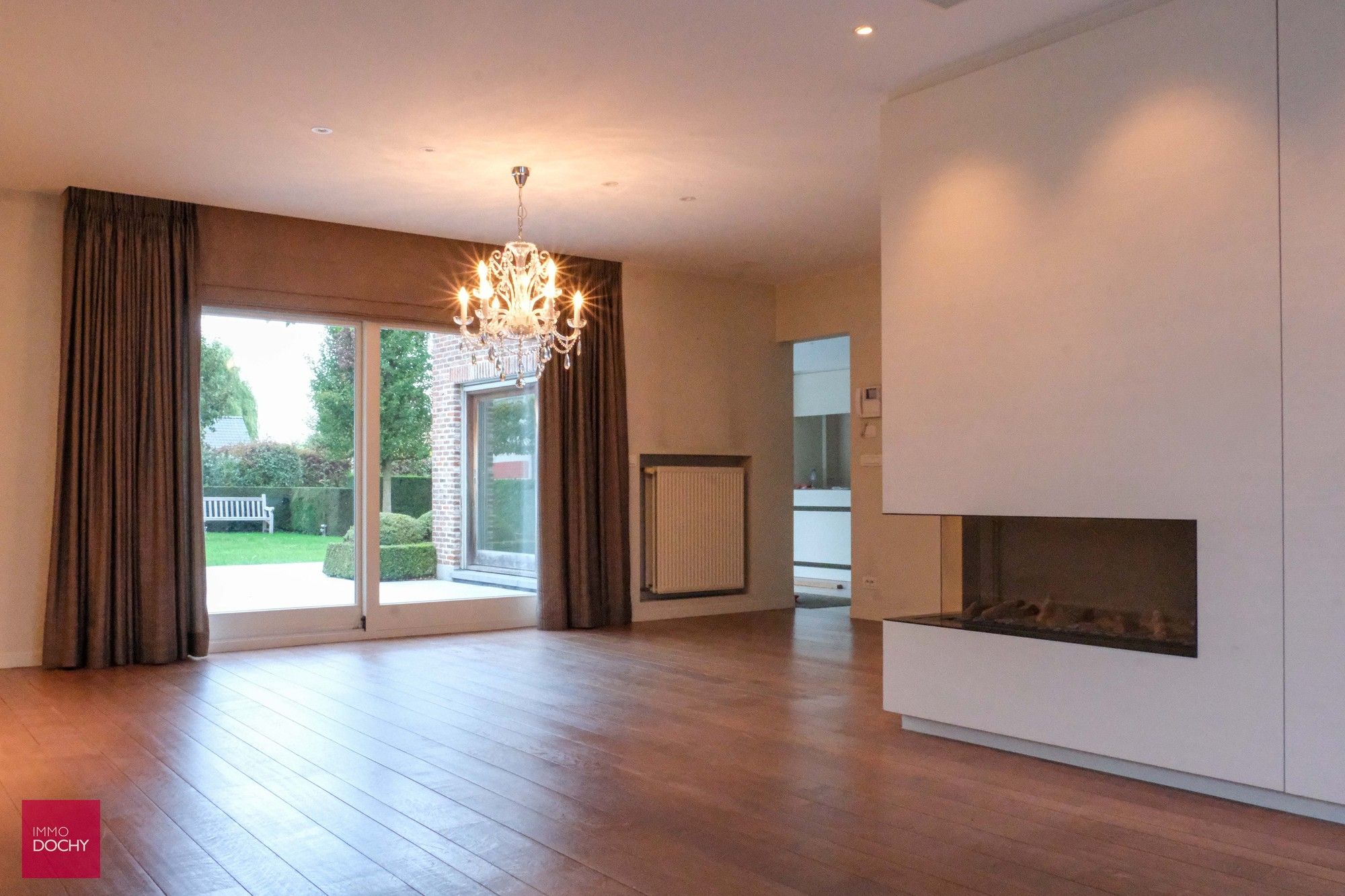 Kwalitatief afgewerkte villa met ruime garage en tuin foto 6