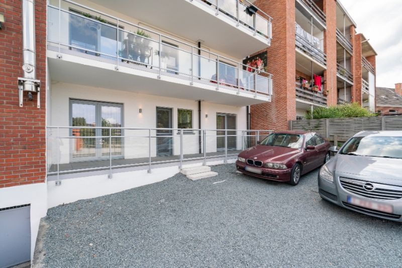 Ruim appartement met 2 slaapkamers - ruim terras foto {{pictureIndex}}