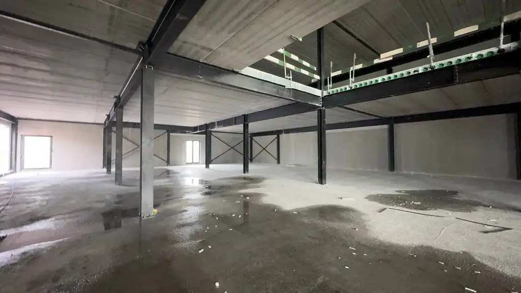 Nieuwbouw showroom met magazijn te huur langs N43 in Sint-Denijs-Westrem foto 3