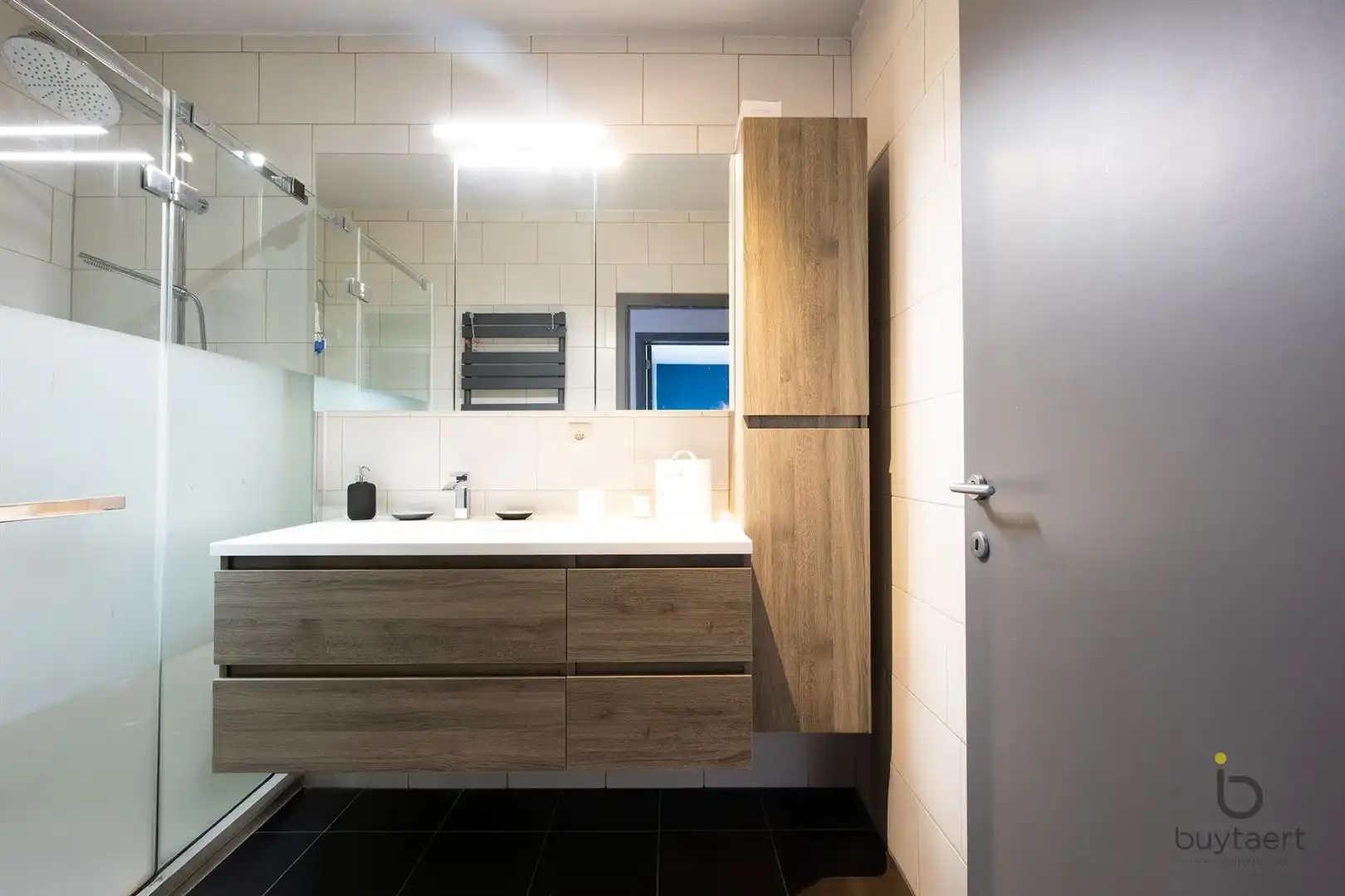 RUIM LICHTRIJK HOEKAPPARTEMENT MET GEZELLIG ZONNETERRAS EN ONDERGRONDSE AUTOSTAANPLAATS! foto 16
