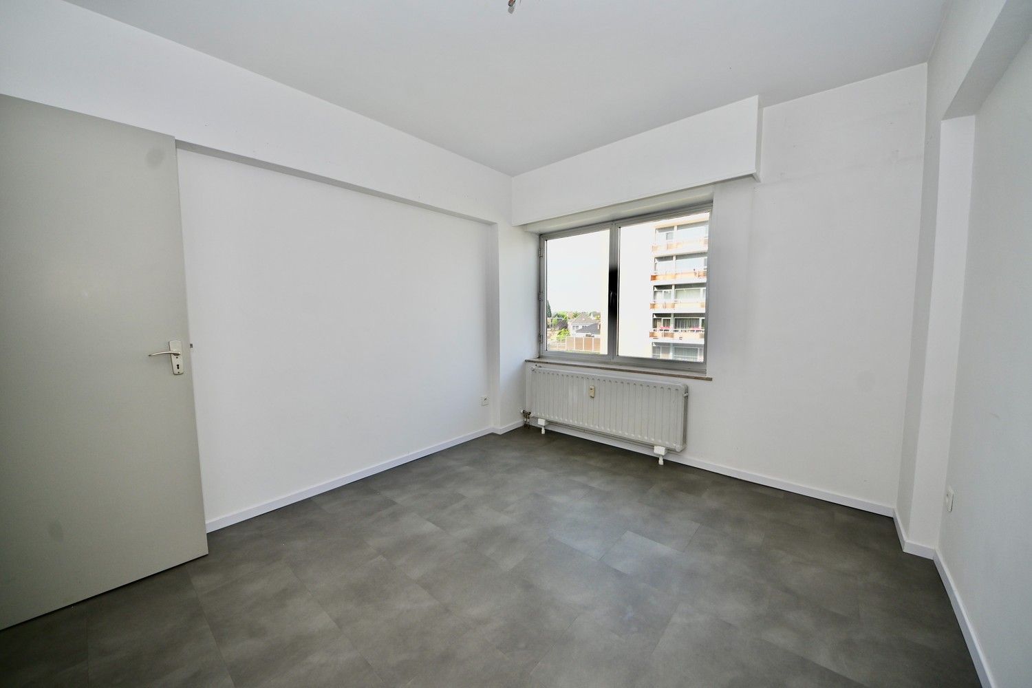 Instapklaar appartement met 2 slaapkamers en garage. foto 12