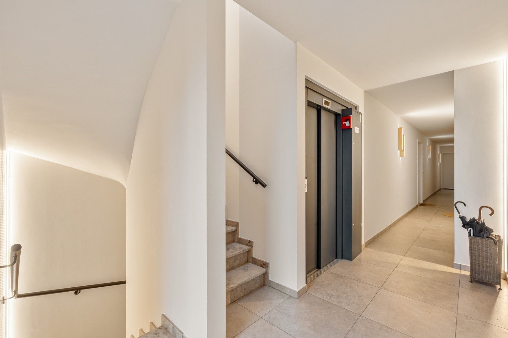 Modern appartement met ruim terras, groen uitzicht en garage. foto 20