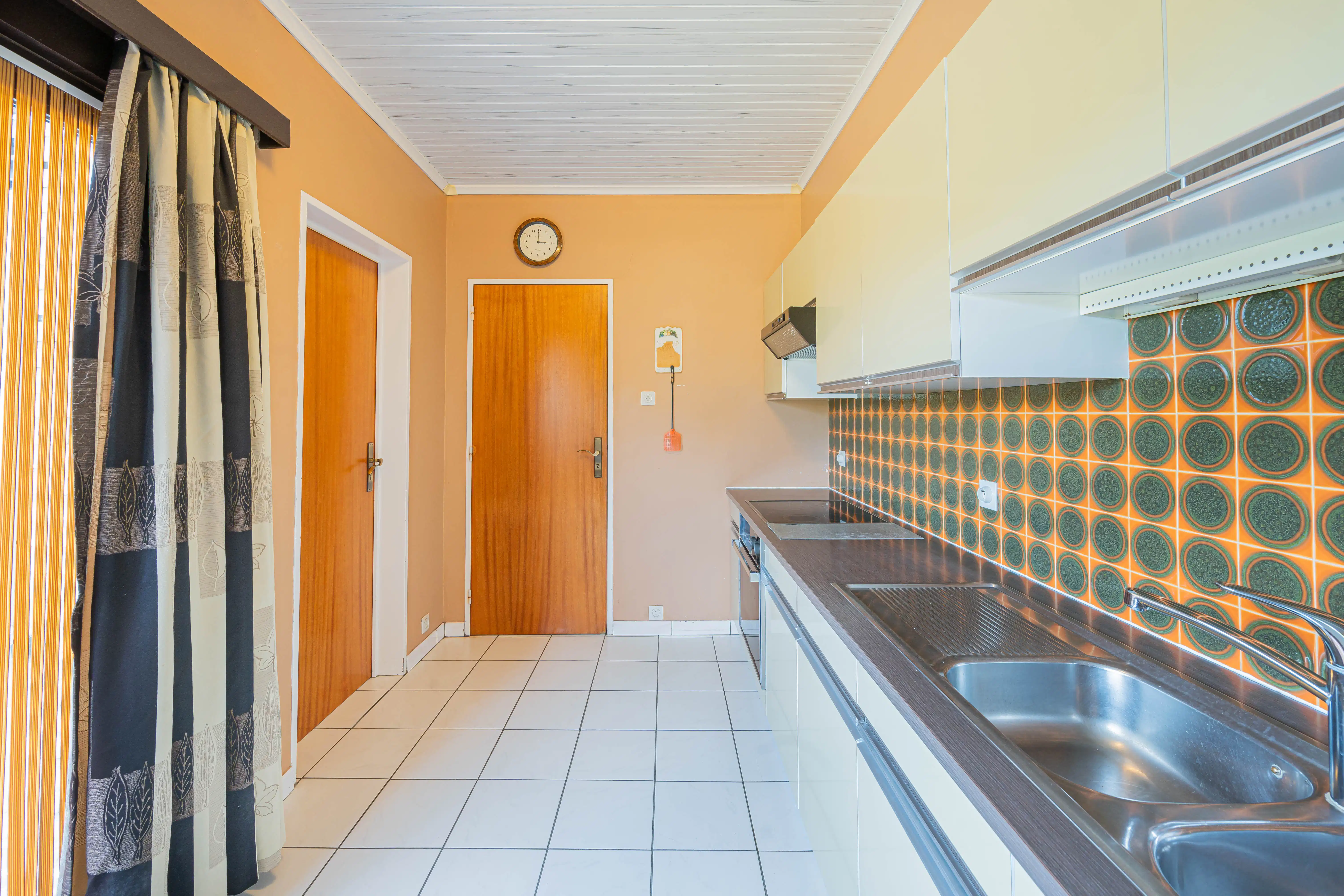 Gezinswoning met 3 slaapkamers, garage en tuin foto 8