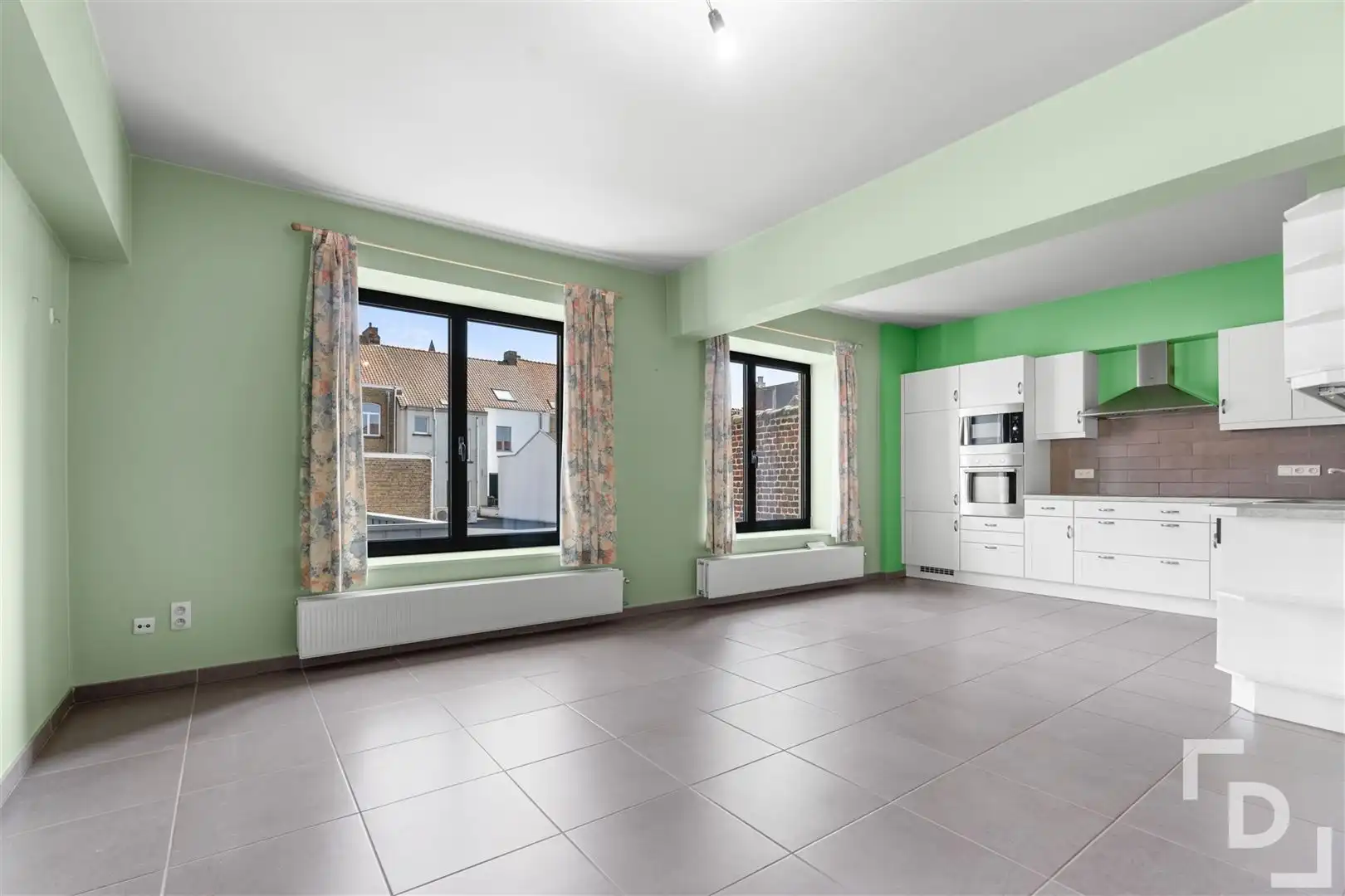 Appartement van 300m² met garage op toplocatie in Ieper foto 6