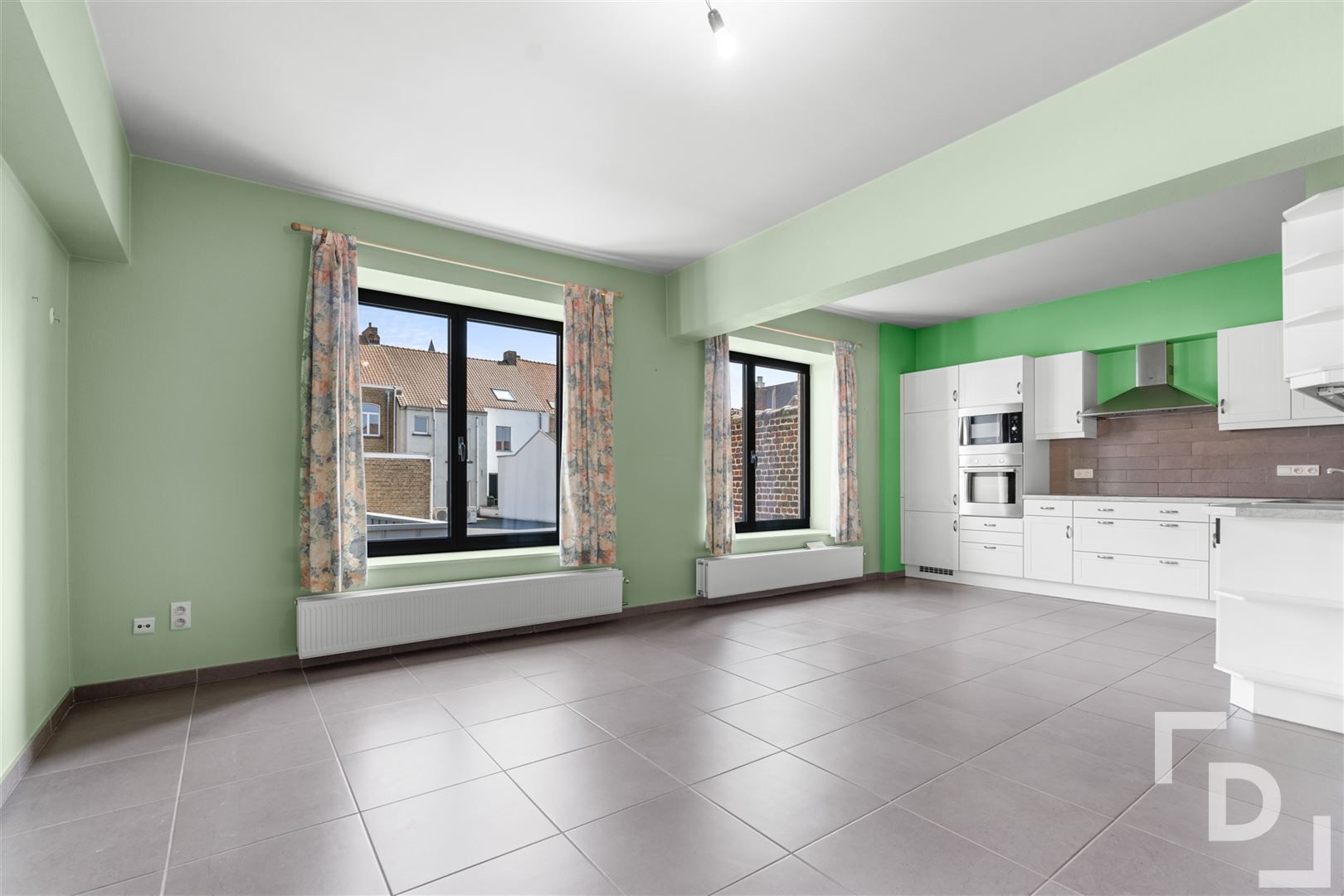 Appartement van 300m² met garage op toplocatie in Ieper foto 6