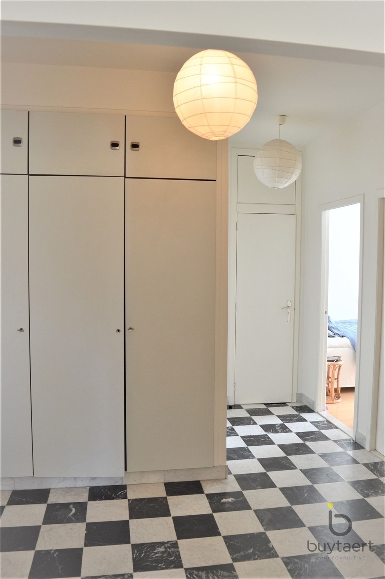 Gerenoveerd twee slaapkamer appartement op top locatie. foto 30