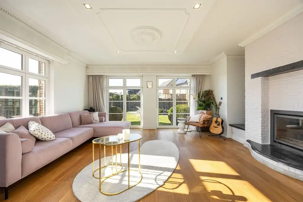 karaktervolle villa met zonnige tuin en zwembad foto 3