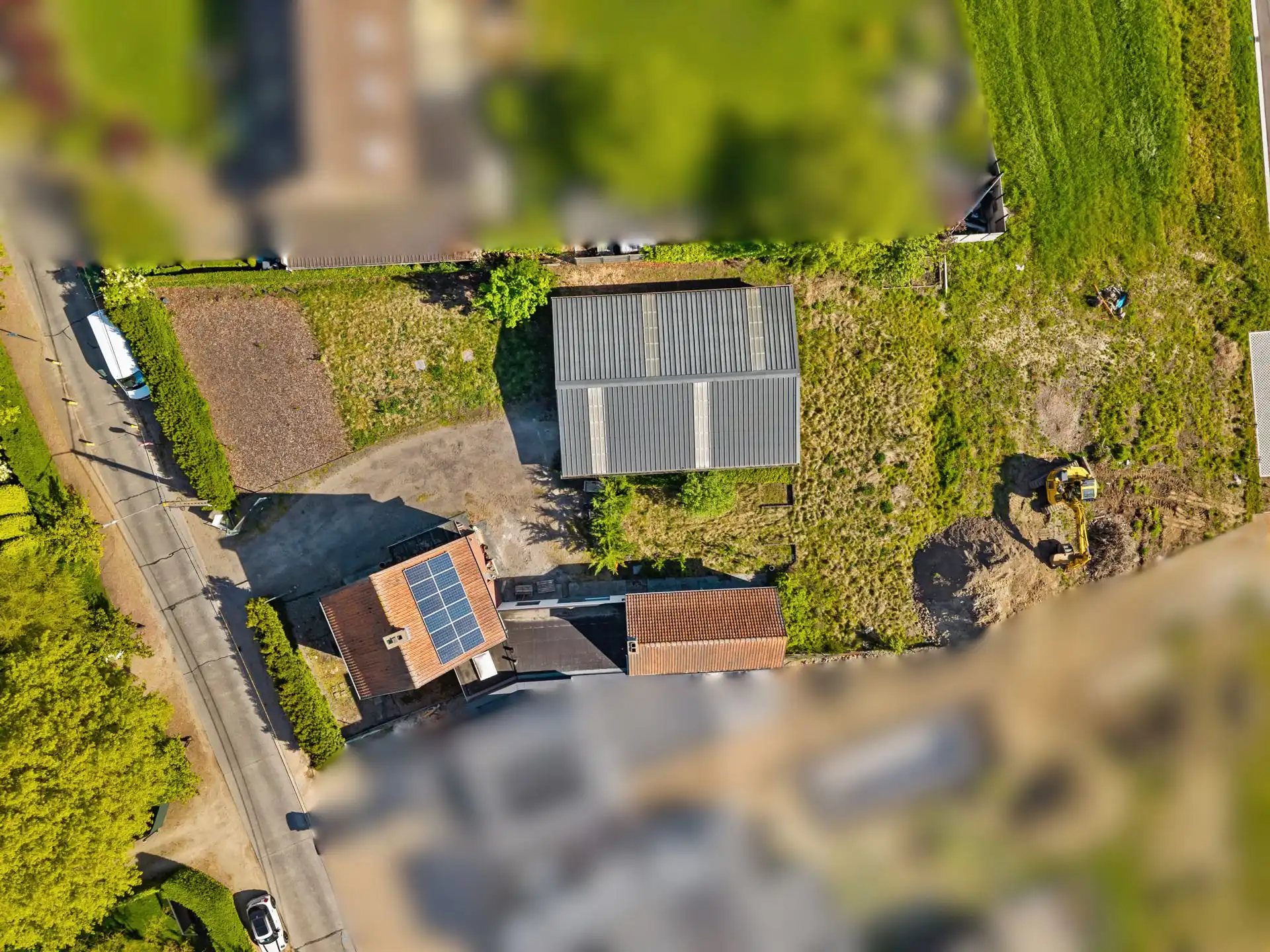Toffe goedgelegen halfopen bebouwing met loods van 180m²! foto 4