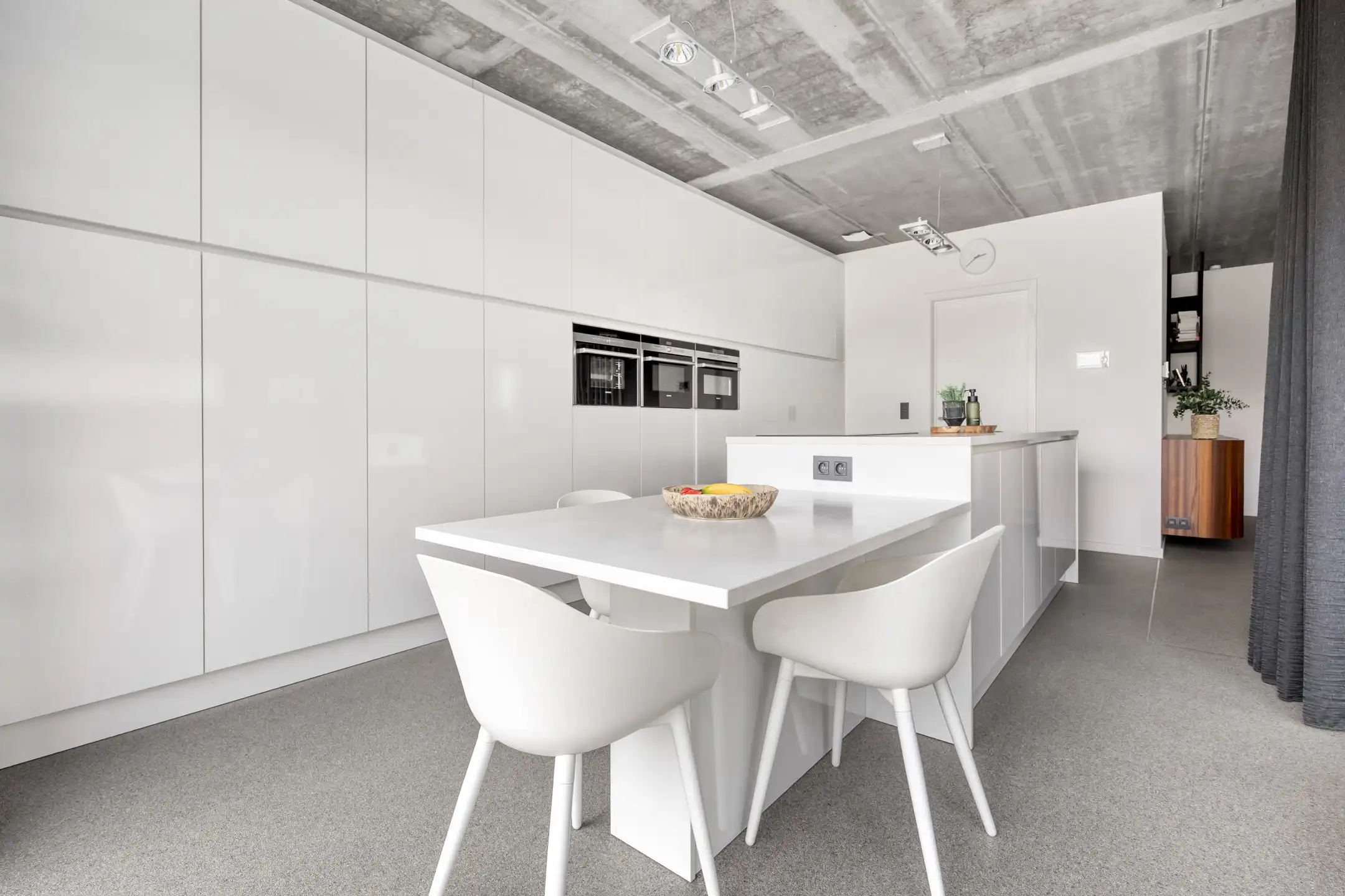 Moderne woning met tuin en bijgebouw in rustige wijk foto 9