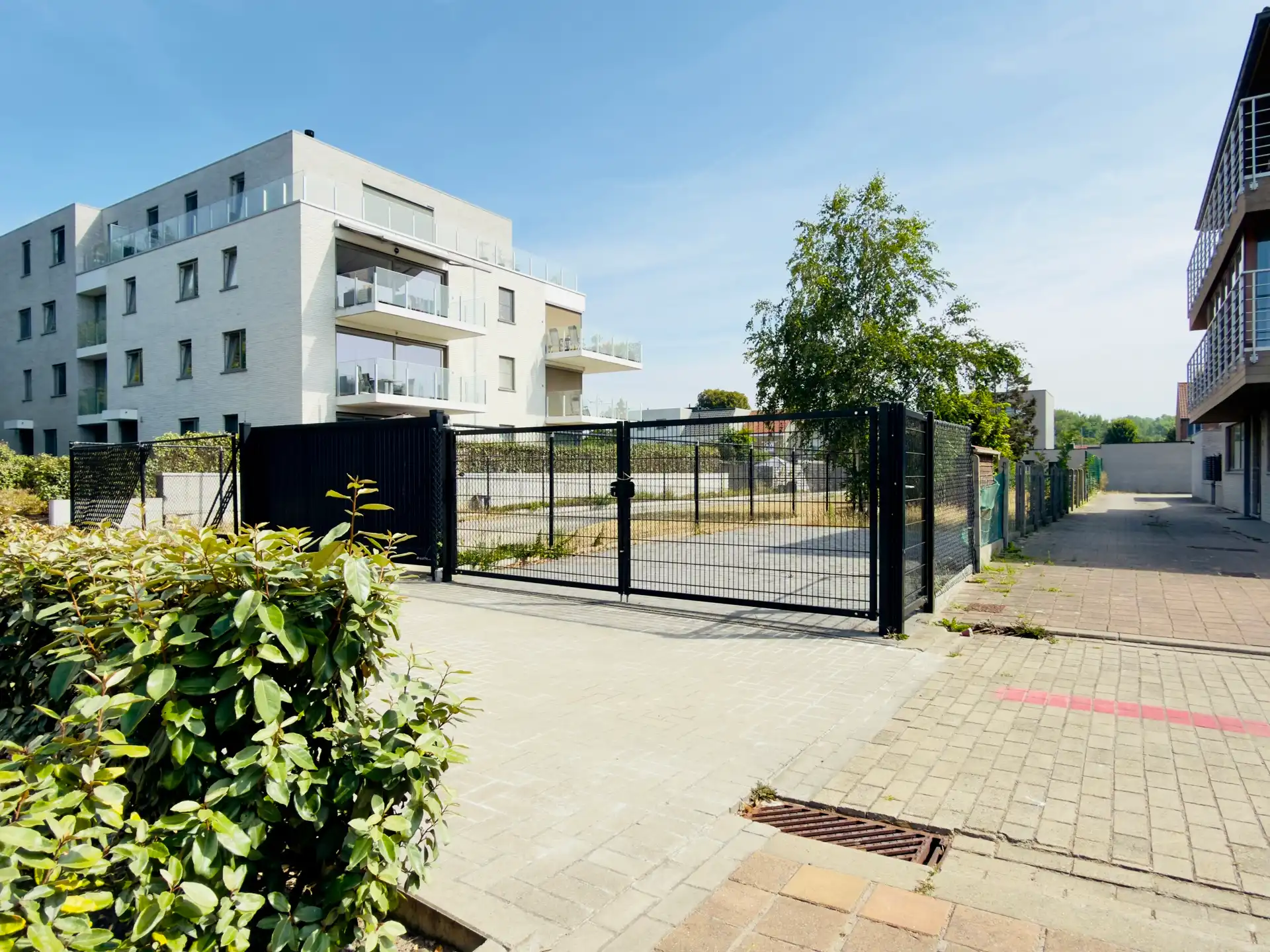 Exclusief nieuw handelspand op groot perceel en ruime private parking achteraan– Veurnestraat 161, 8660 De Panne foto 14