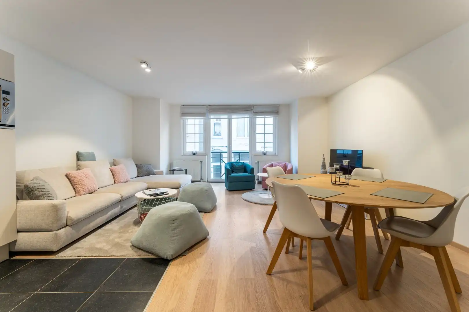 Centraal gelegen appartement met 2 slpks. en terras foto 3