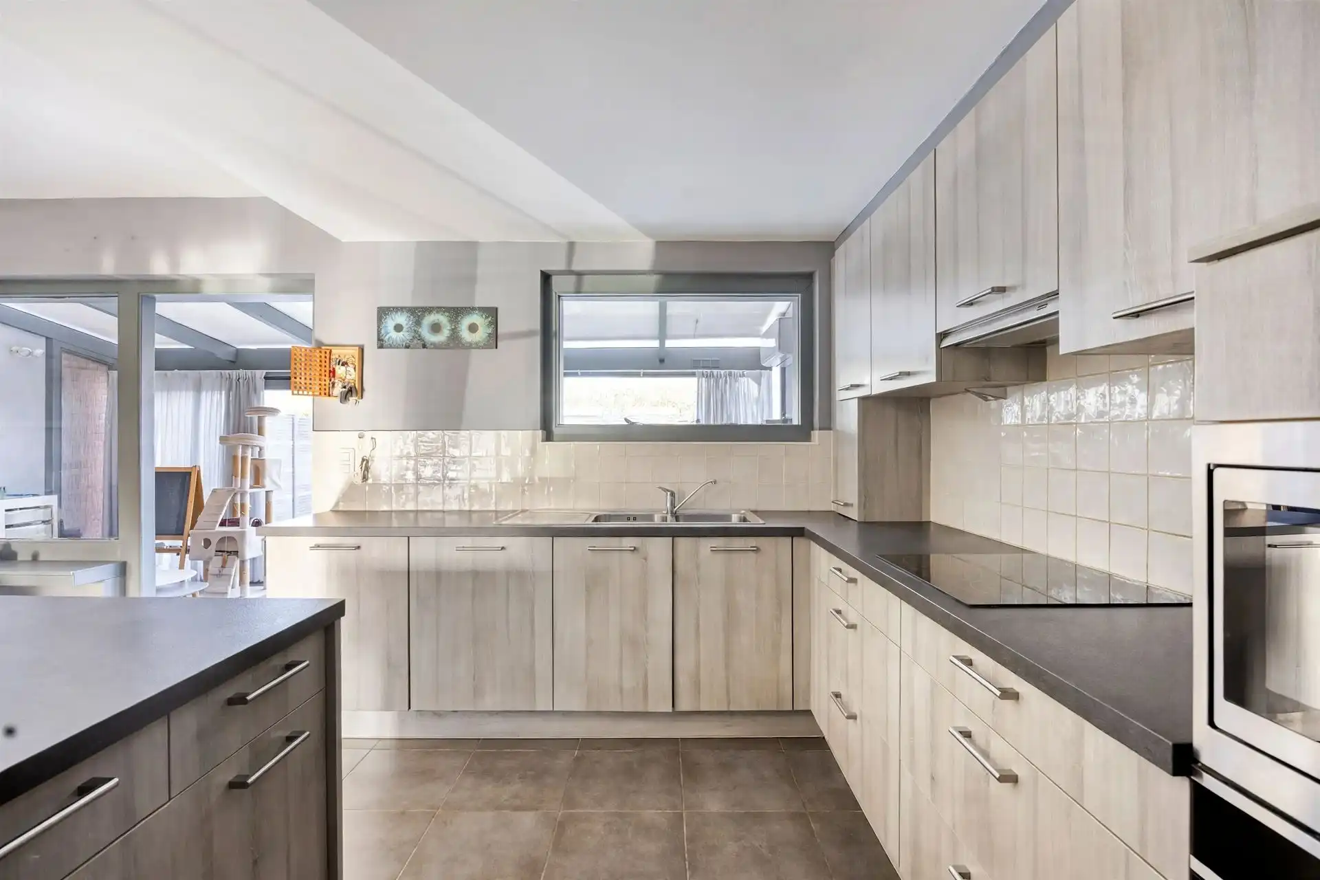 Instapklare woning met 2/3 slpk's in doodlopende straat! foto 7