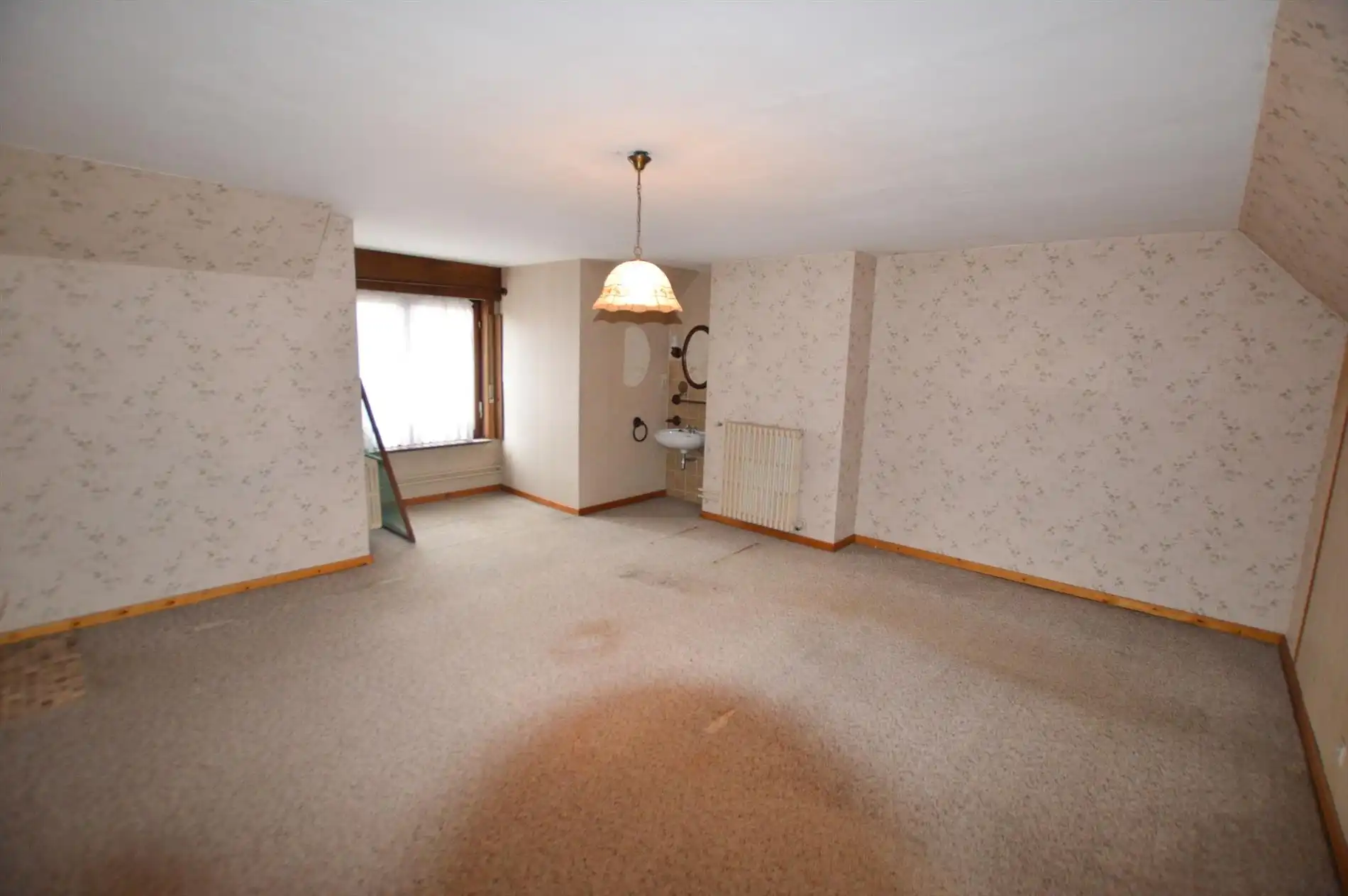 Ruime eengezinswoning met 3 slaapkamers in het centrum van Lichtervelde.  foto 5