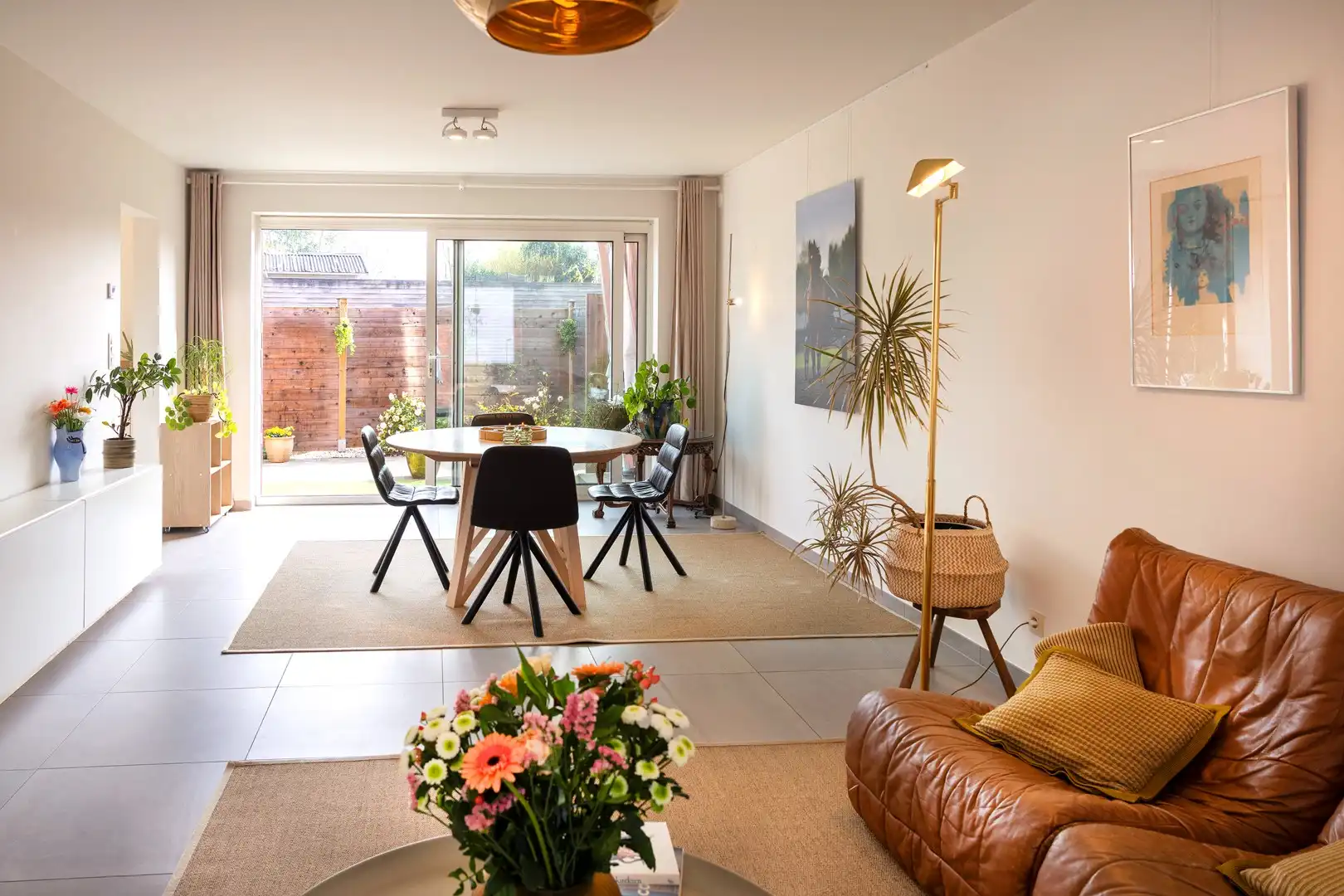 Energiezuinige en -vriendelijke woning. foto {{pictureIndex}}