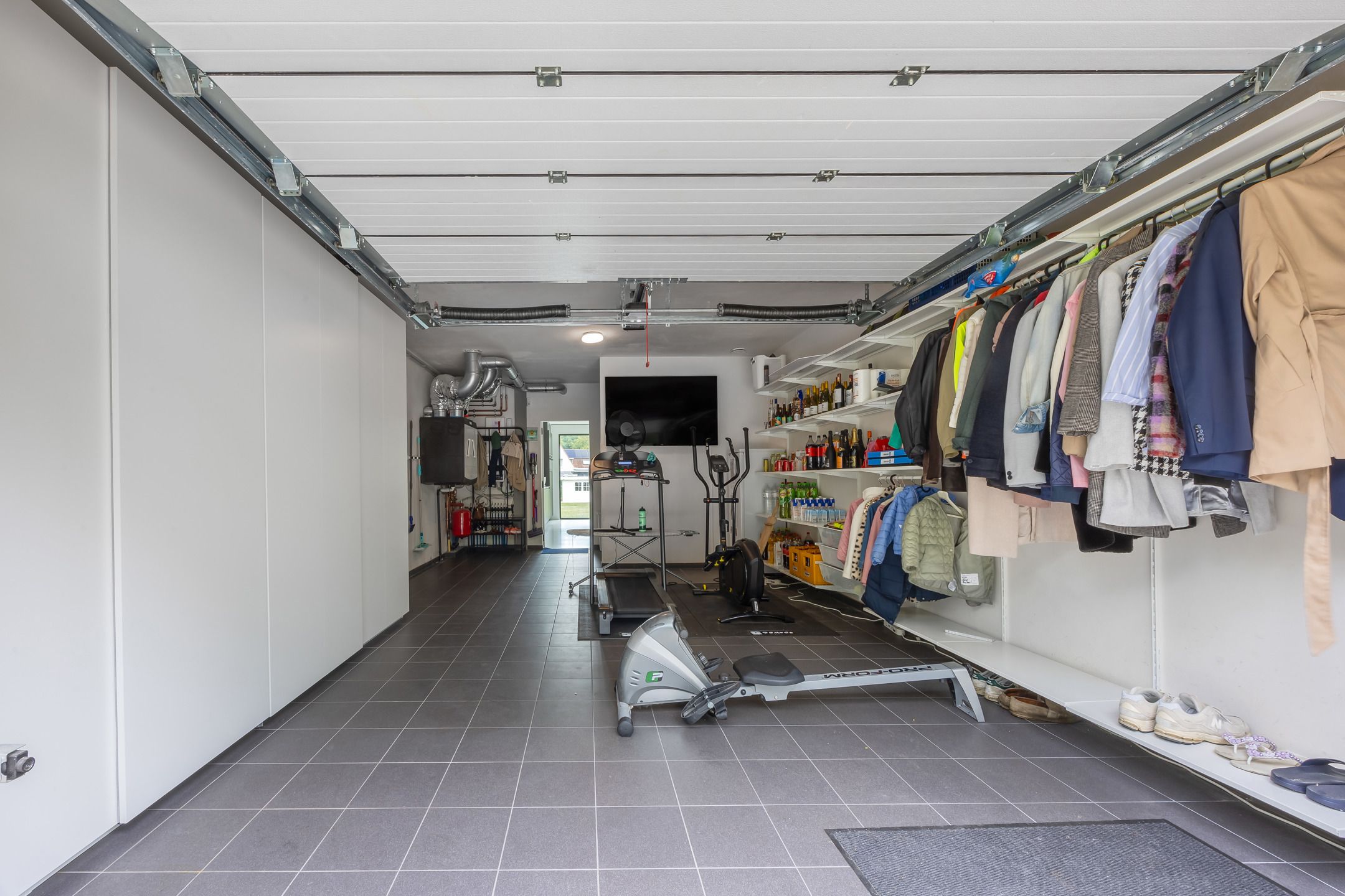 Licht en ruimte in strakke designwoning foto 38