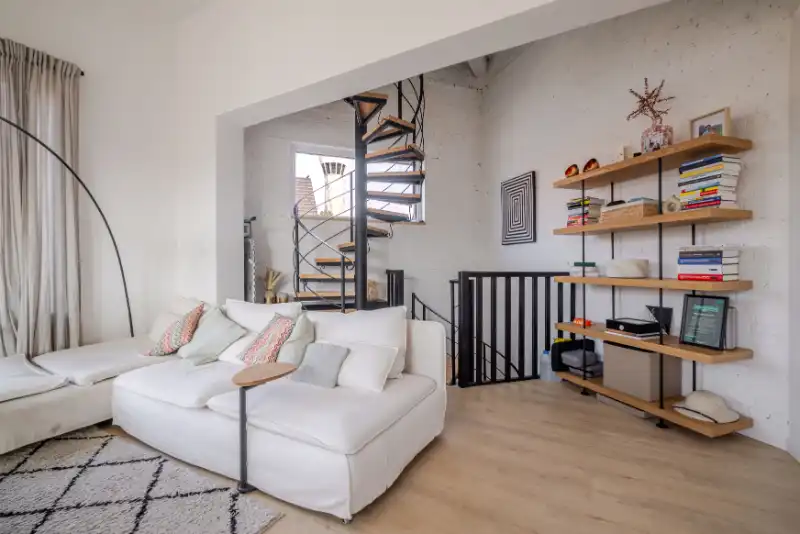 Gerenoveerde woning voor combinatie wonen/werken foto 5