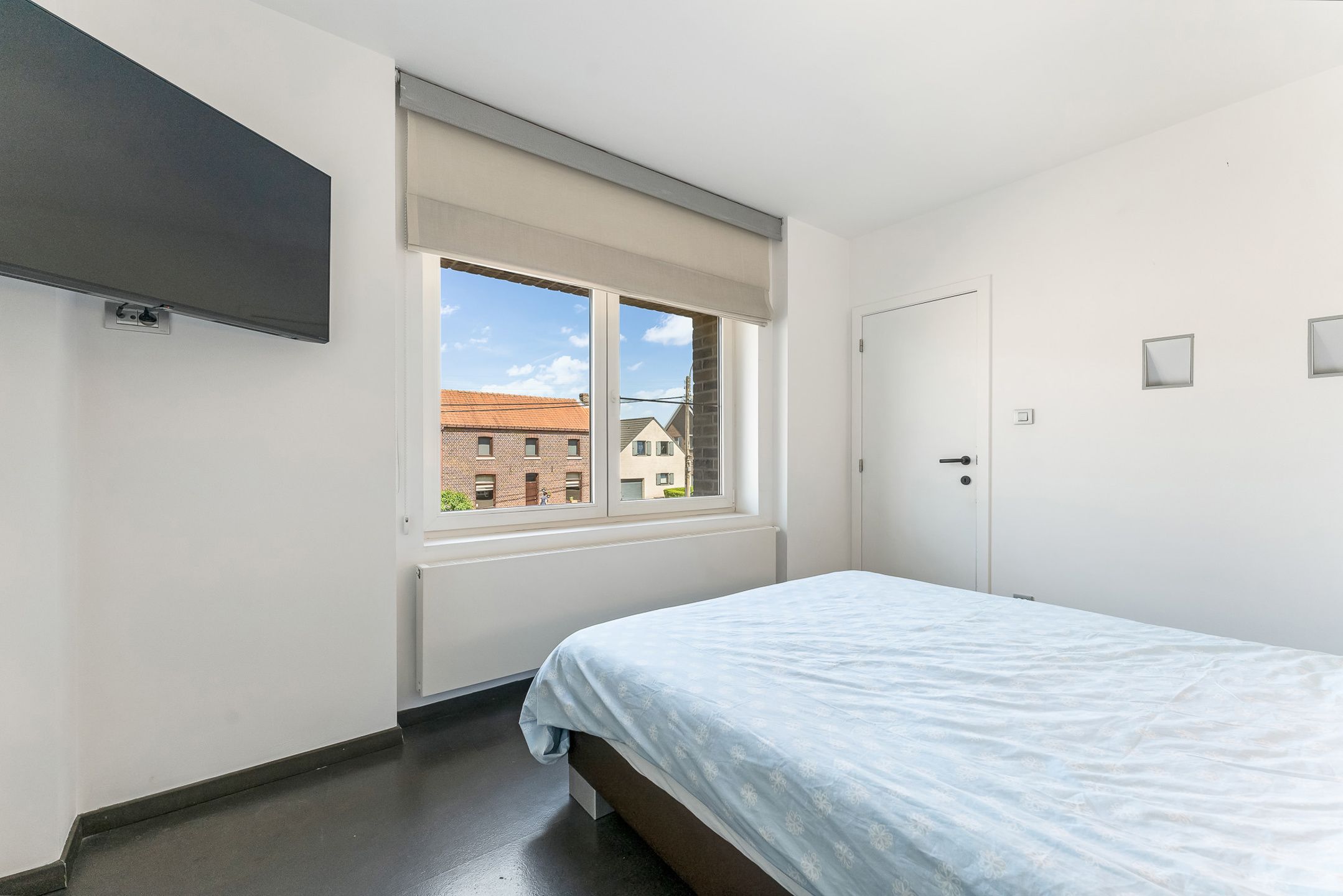 Exclusieve woning met zwembad en elegante tuin foto 22