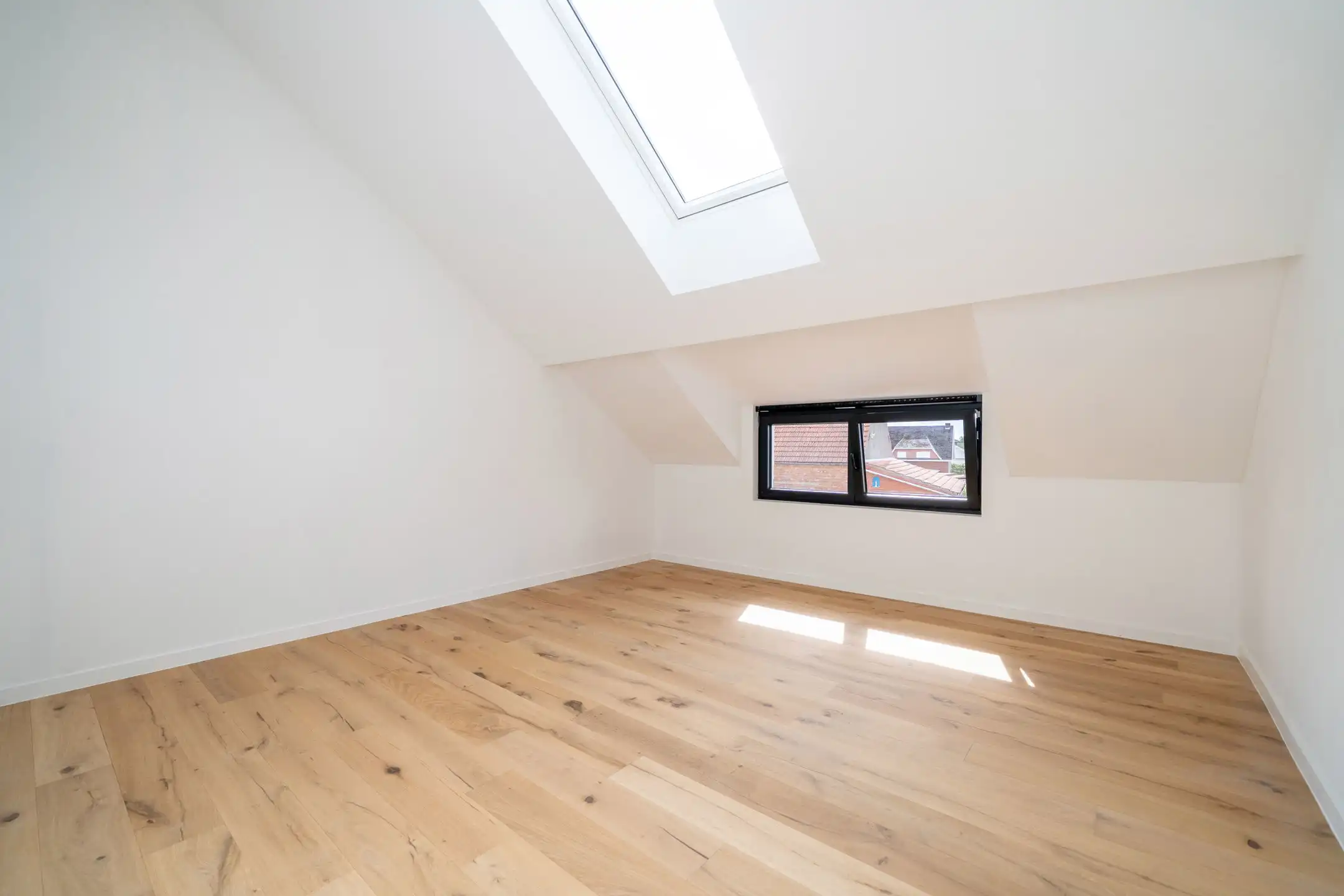Hoogwaardig afgewerkte vernieuwbouwwoning in rustig straatje foto 13