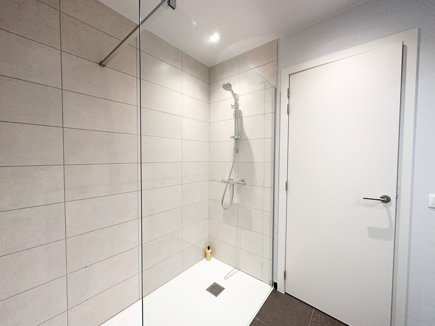 Stijlvol en lichtrijk hoekappartement in een prachtige parkomgeving foto 10