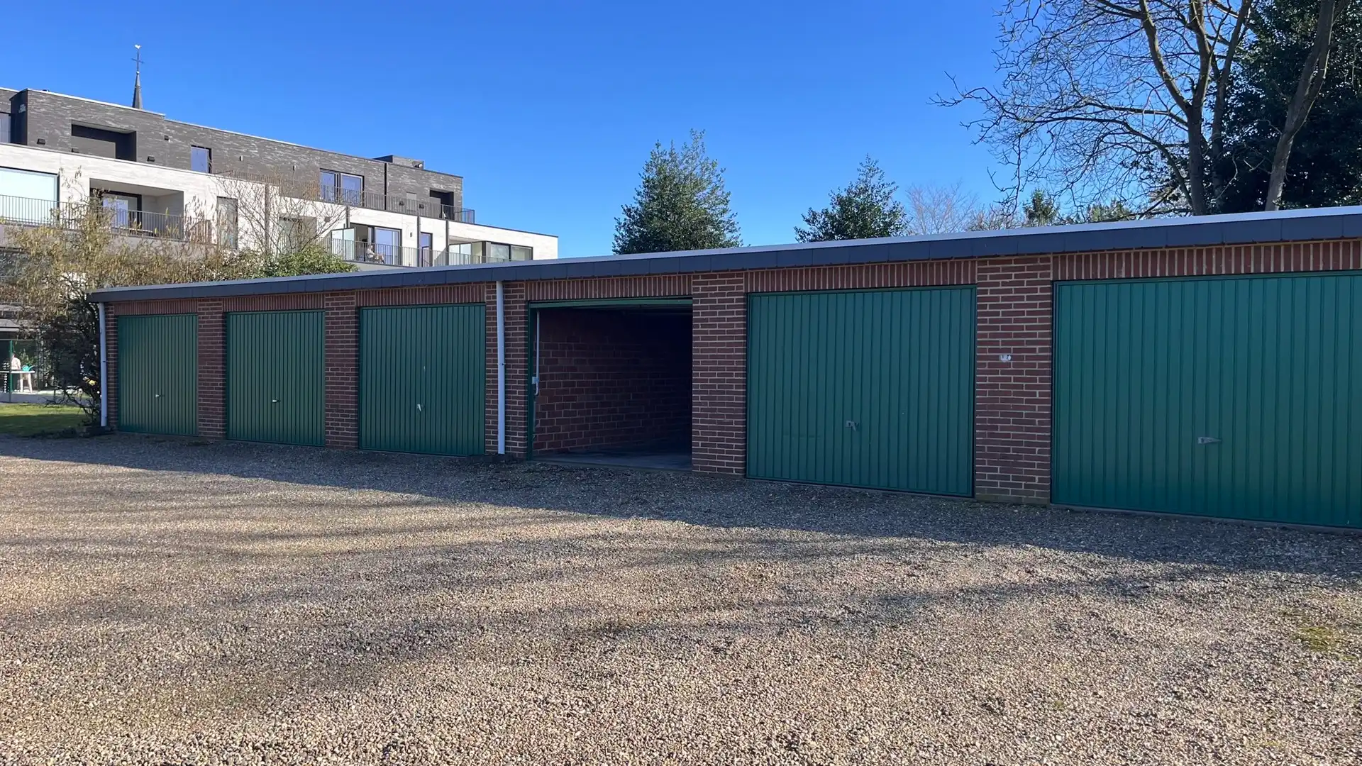 Appartement met drie slaapkamers, terras, kelderberging en garage. foto 18