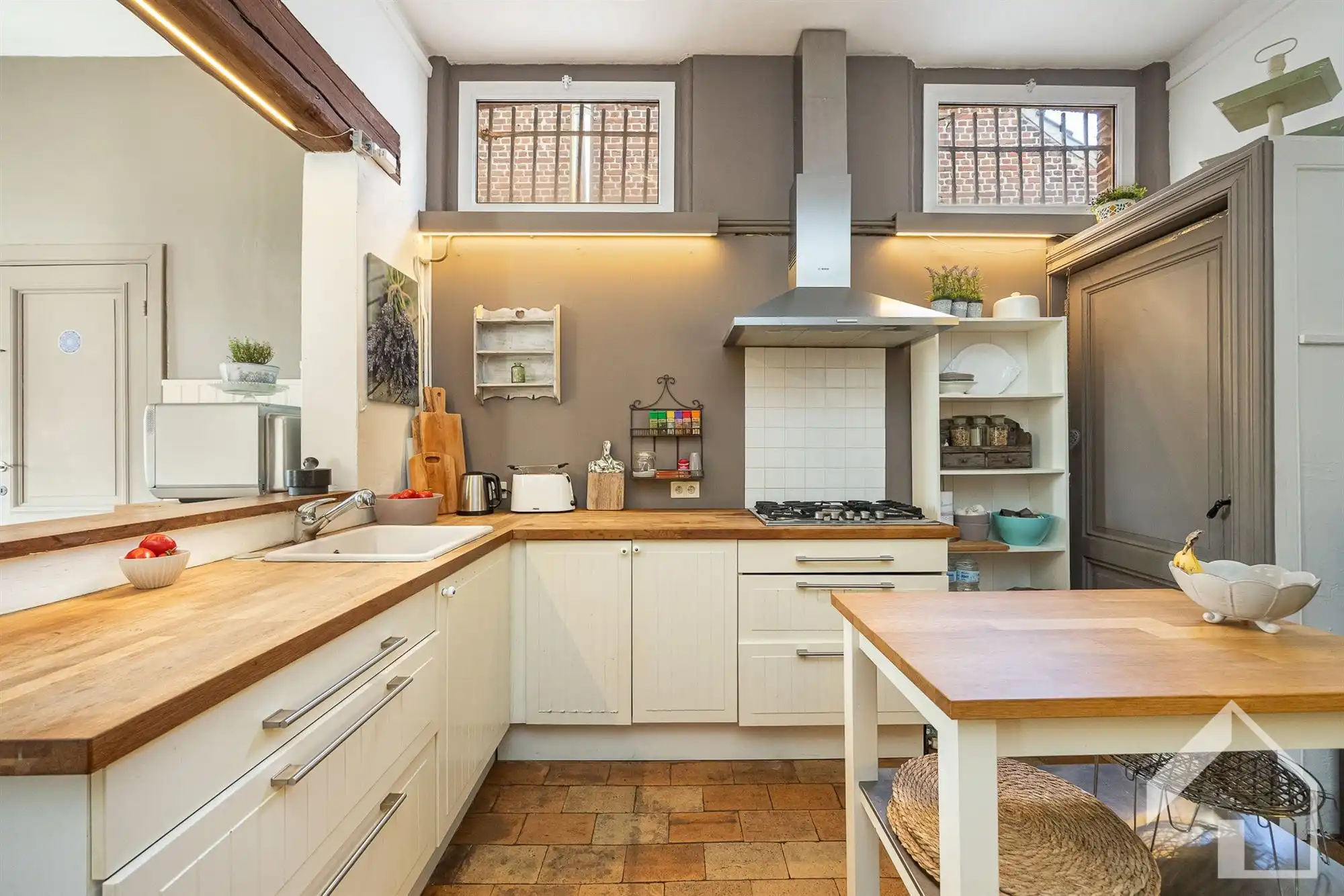 Unieke hoeve bestaande uit 2 individuele woningen en atelier foto 7