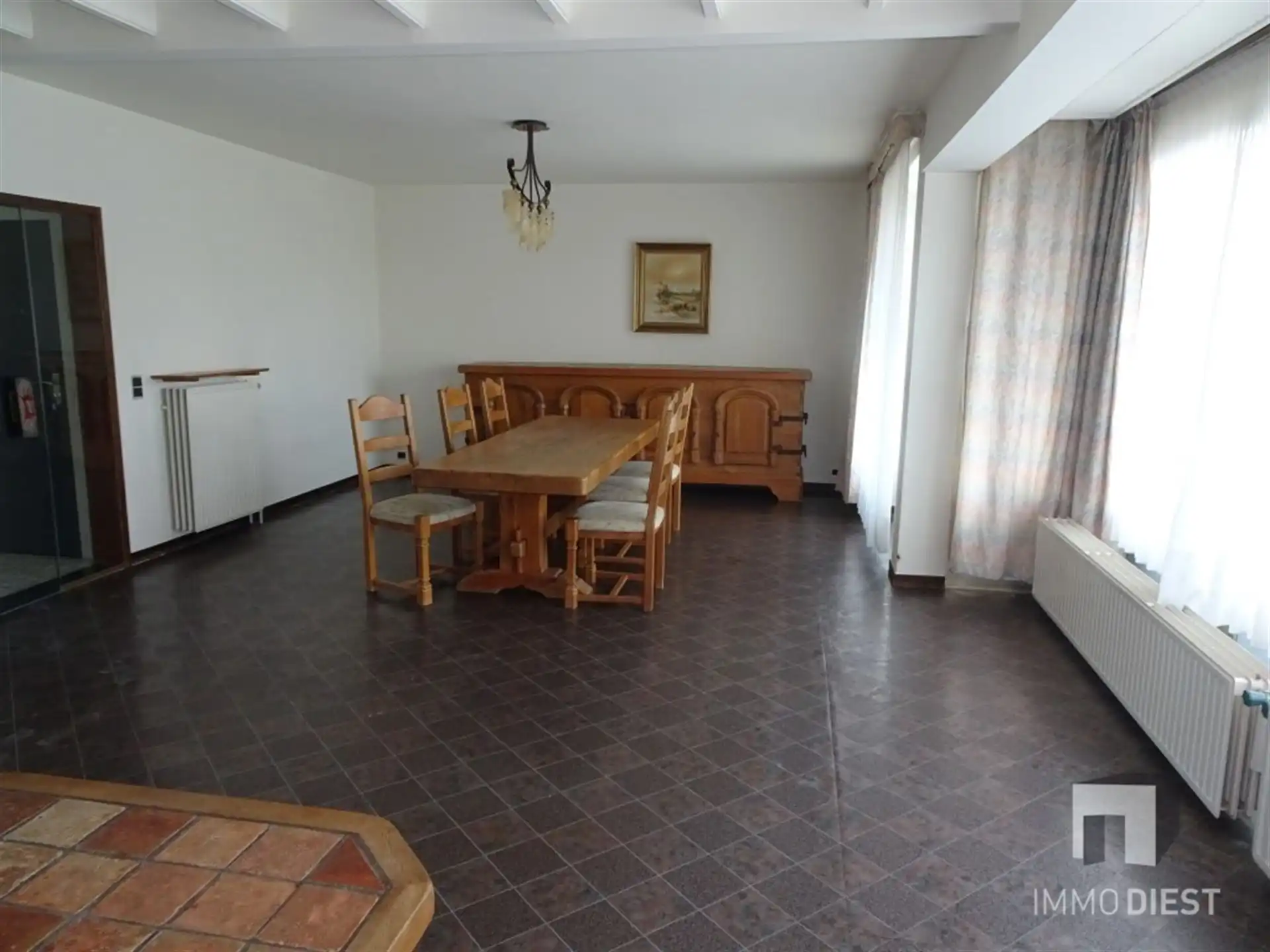 Zeer ruim appartement met 2 slaapkamers foto 3